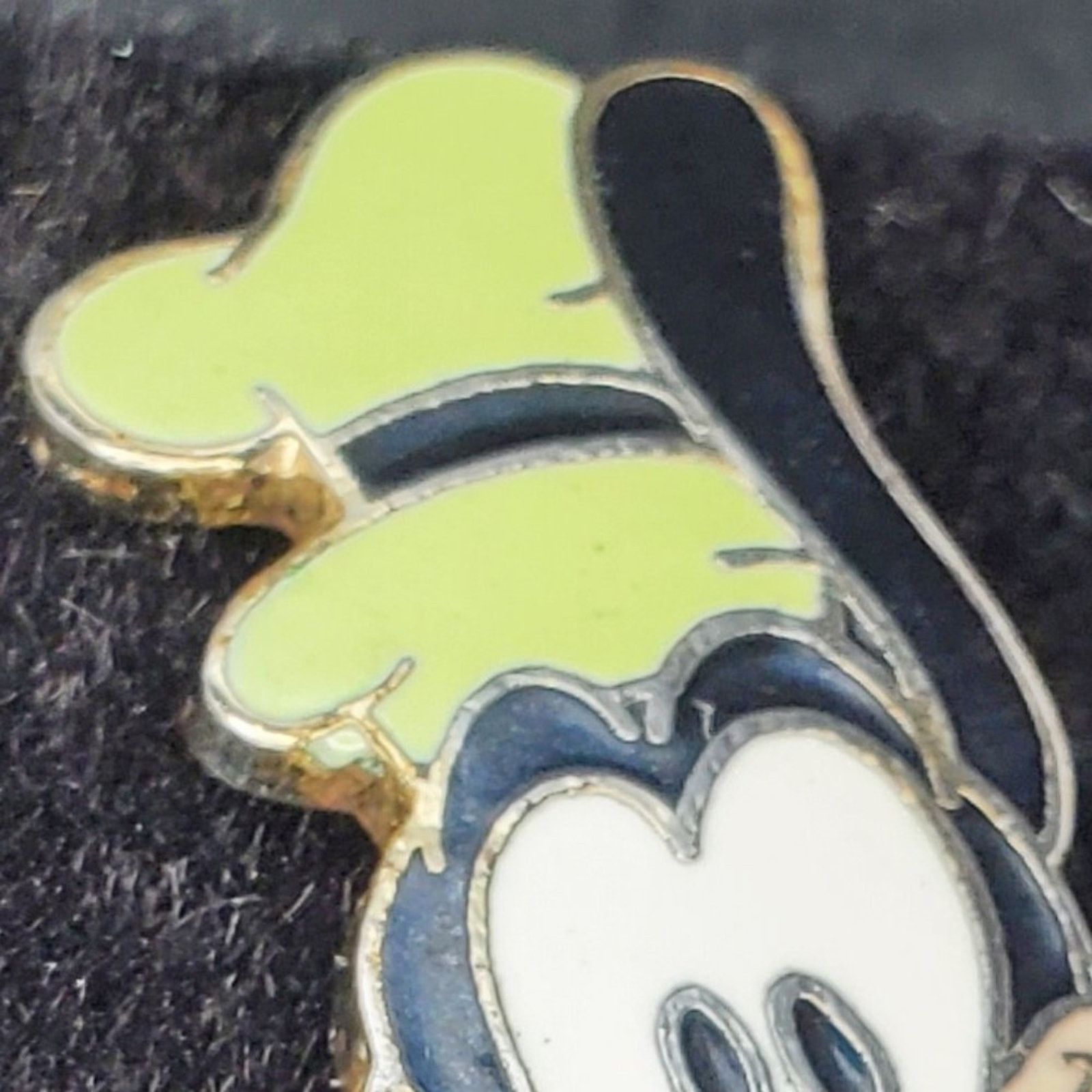 Disney Disney Designs Vintage Goofy Enamel Pin: A Classic Size ONE SIZE - 4 Thumbnail