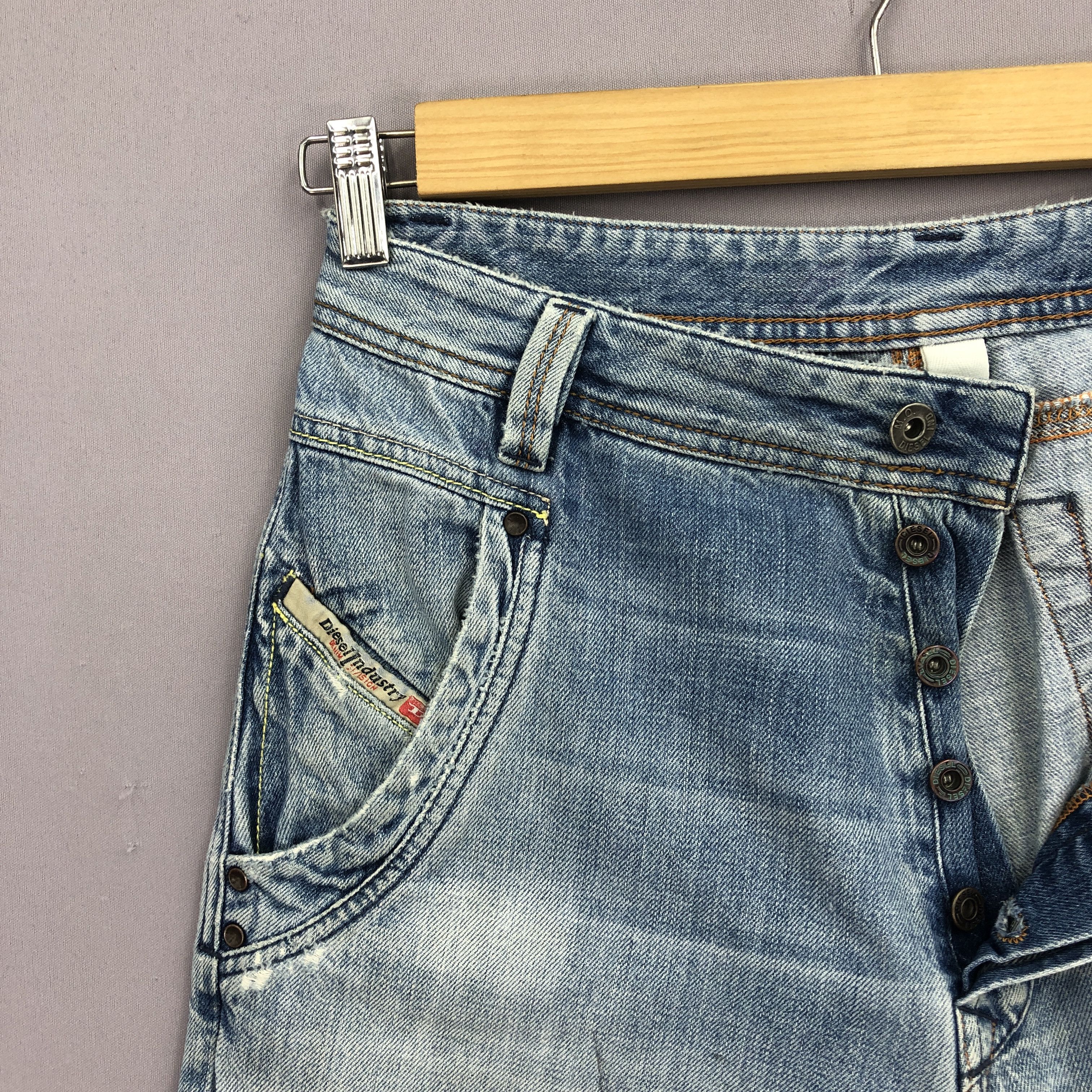 Diesel Vintage Diesel Light Wash Jeans Sun Faded Distressed Denim Size 28" / US 6 / IT 42 - 6 Thumbnail