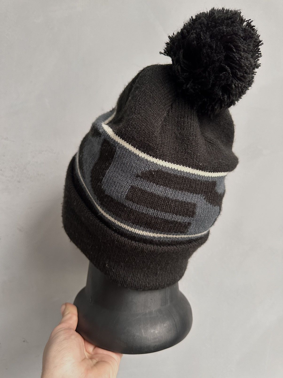 Oakley Wow 😻 White Beanie Oakley Y2K Streetwear Outdoor Arcteryx Size ONE SIZE - 4 Thumbnail