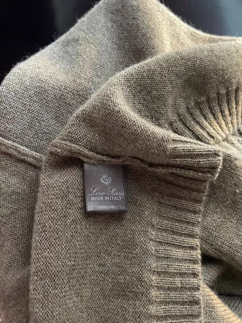 Loro Piana Loro Piana Cashmere V-neck sweater Size XS / US 0-2 / IT 36-38 - 3 Thumbnail