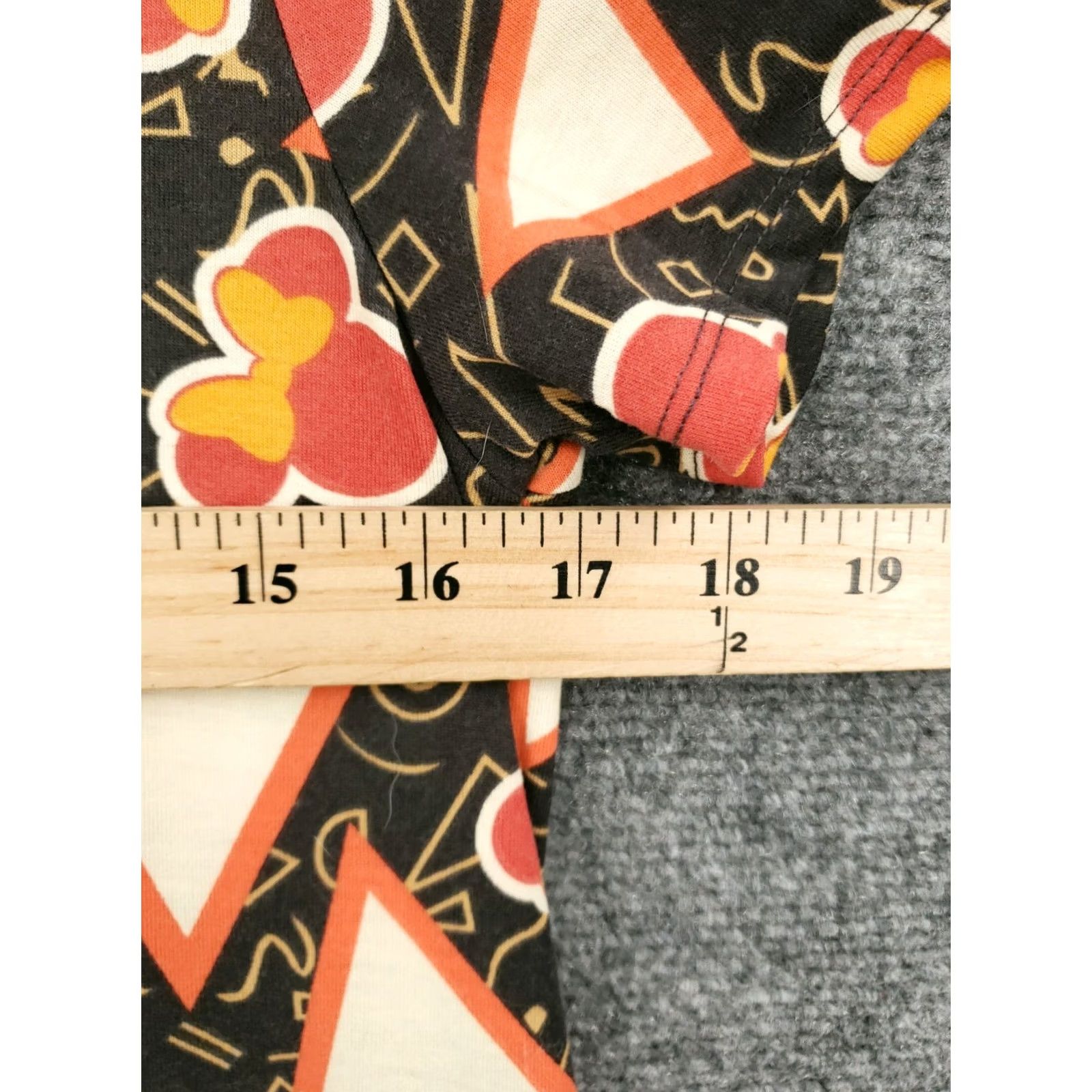 Vintage LulaRoe T Shirt Womens Small Black Minnie Mouse Geometric Short Sleeve Classic Basic Shirt Womens Small Black Minnie Mouse Geometric Pattern Size S / US 4 / IT 40 - 7 Thumbnail