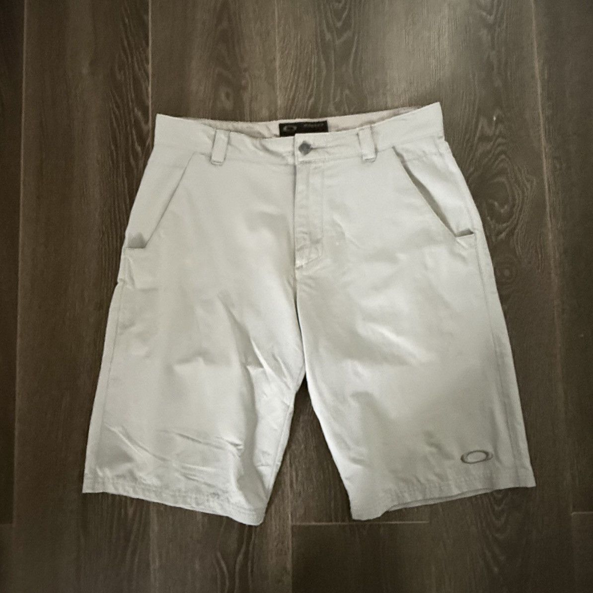 Oakley Oakley White Chino Shorts Size 32 Size US 32 / EU 48 - 1 Thumbnail