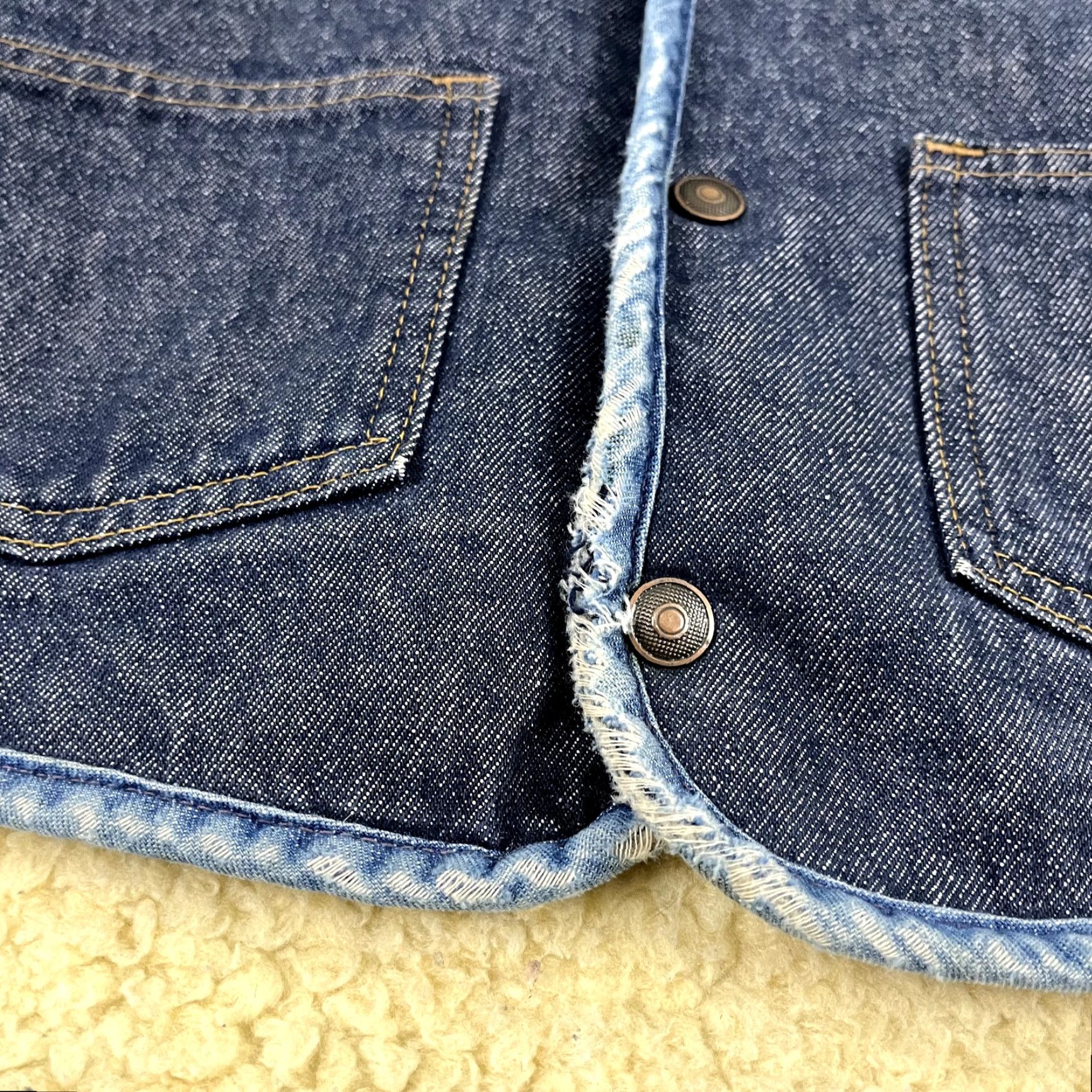 Carhartt VINTAGE Carhartt Vest Adult Large Blue Denim Sherpa Snap Distressed Western 90s Size US L / EU 52-54 / 3 - 7 Thumbnail