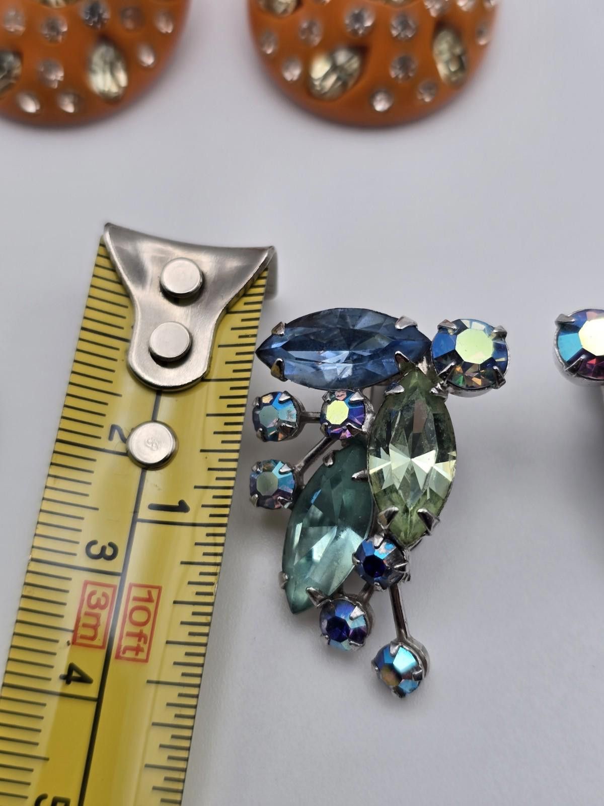 Al Wissam Lot 4 Weiss Clip-On Earrings Rhinestone AB Mod Size ONE SIZE - 5 Thumbnail