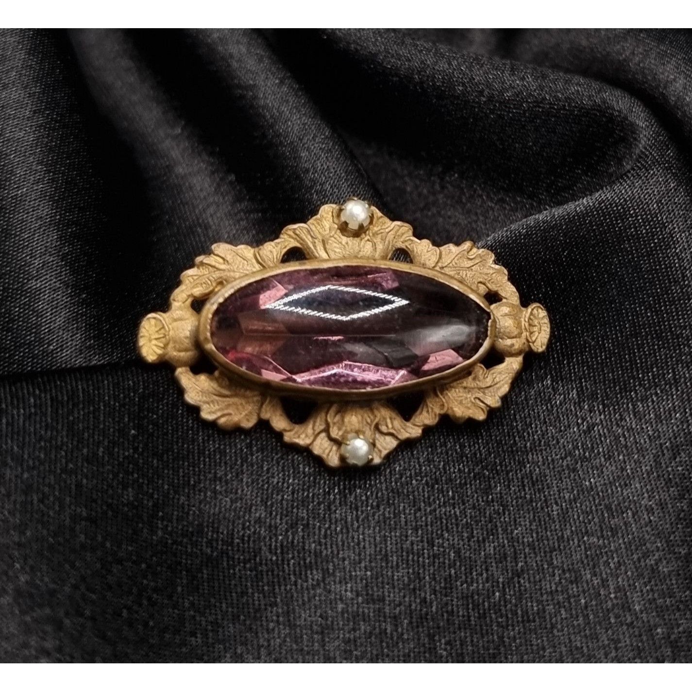 Vintage Antique Early 20th Century Gold-Tone Brooch With Purple Glas Size ONE SIZE - 1 Thumbnail