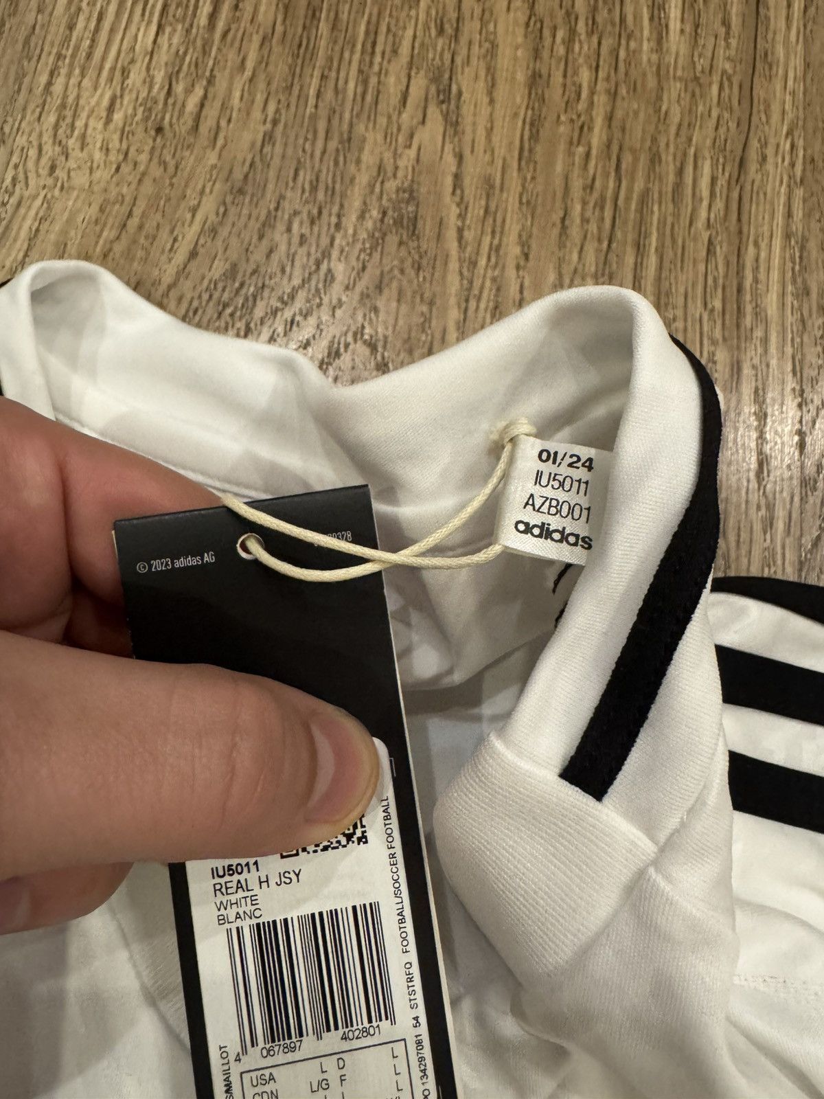Adidas REAL MADRID 2024/2025 HOME FOOTBALL JERSEY SIZE L IU5011 Size US L / EU 52-54 / 3 - 8 Thumbnail