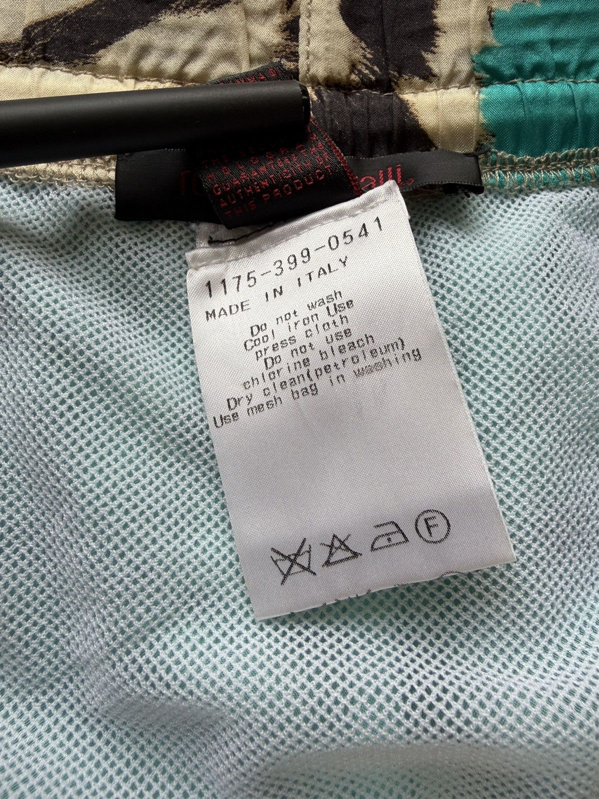 Roberto Cavalli SS2004 Roberto Cavalli Silk Leopard print swim shorts Size US 32 / EU 48 - 10 Thumbnail