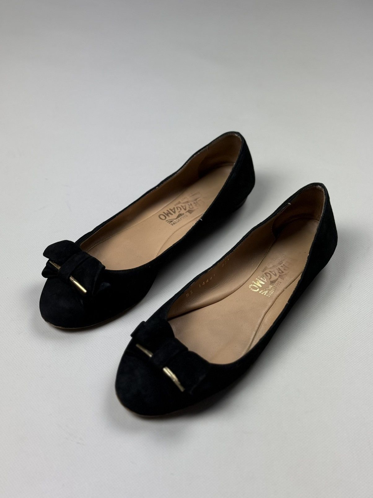 Salvatore Ferragamo Salvatore Ferragamo Ladies Suede Flats Ballets Shoes Size US 8.5 / IT 38.5 - 9 Thumbnail