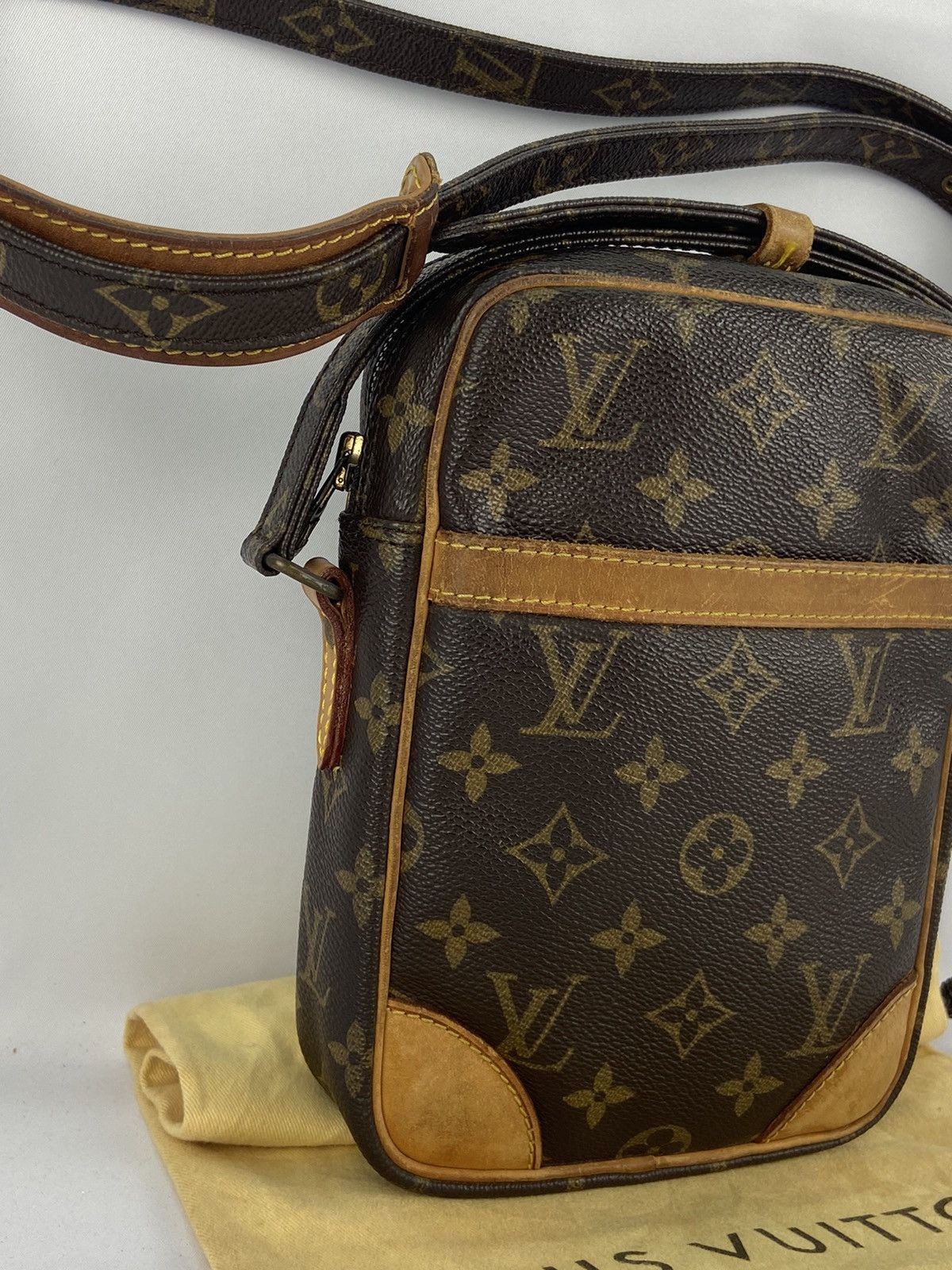 Louis Vuitton Aithentic Louis Vuitton monogram Danube crossbody Size ONE SIZE - 3 Thumbnail