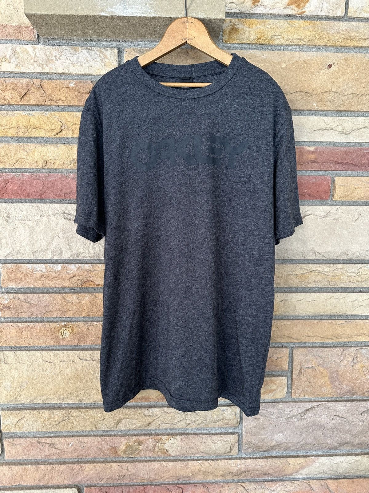 Japanese Brand Oakley Tonal Logo Graphic Tee Size US L / EU 52-54 / 3 - 1 Thumbnail