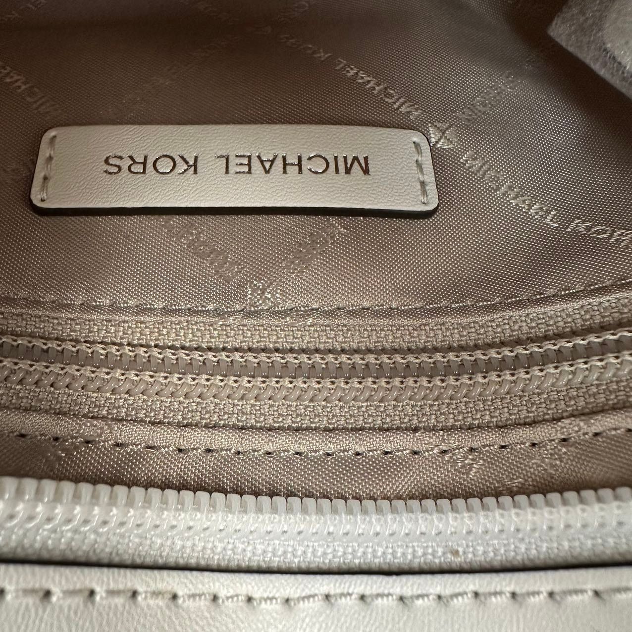 Michael Kors Michael Kors 35T4SHMS5C Hamilton Small Logo Embossed Washed Size ONE SIZE - 11 Thumbnail