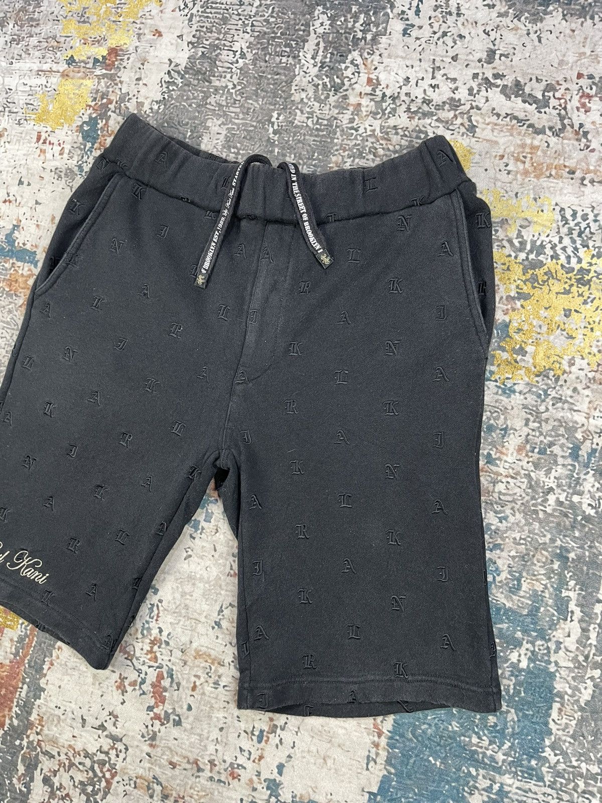 Karl Kani Karl Kani Short Sweat With All Over Micro Embroidery Size US 30 / EU 46 - 4 Thumbnail
