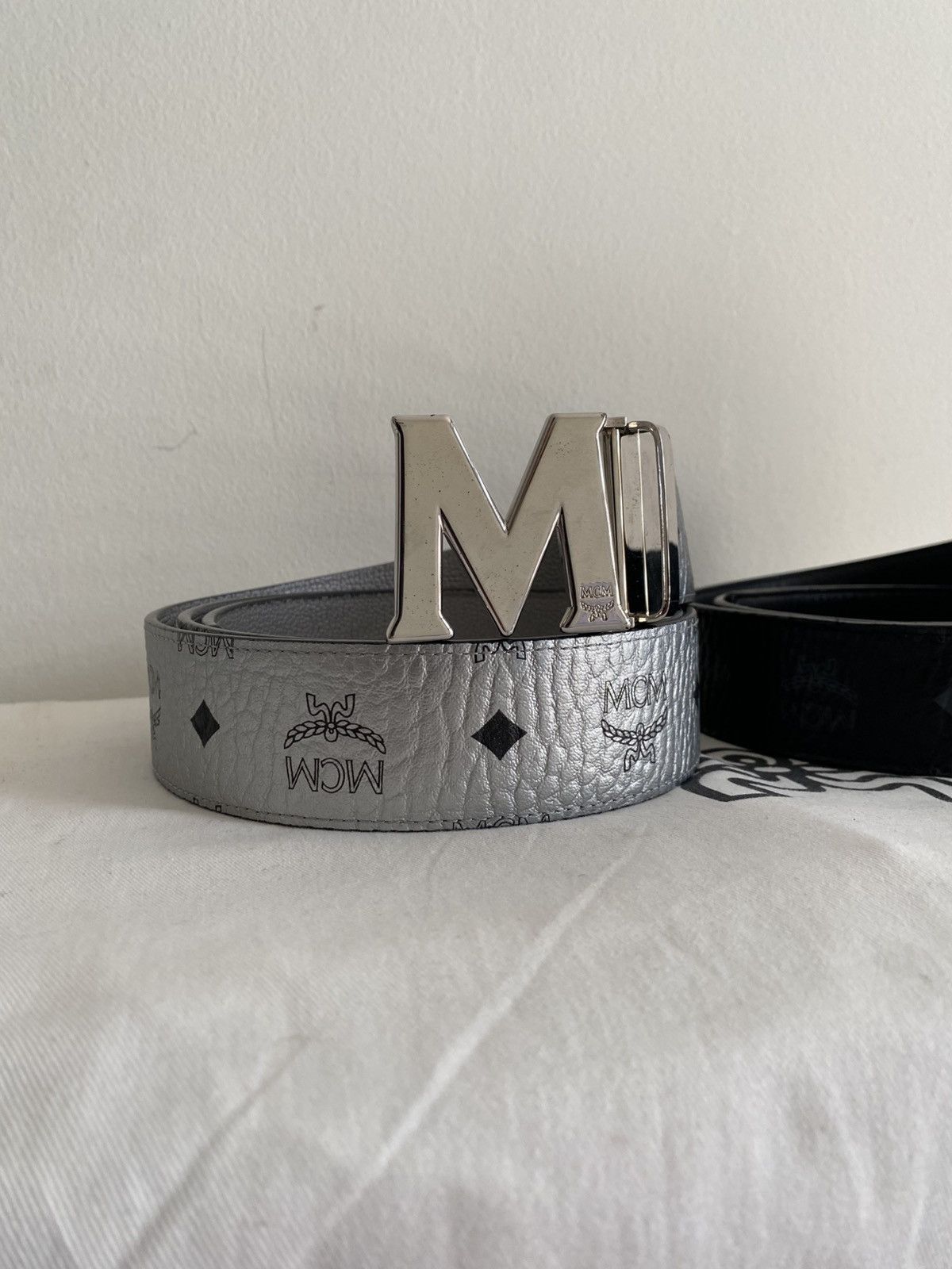 MCM MCM Claus M Silver Reversible Size ONE SIZE - 1 Thumbnail