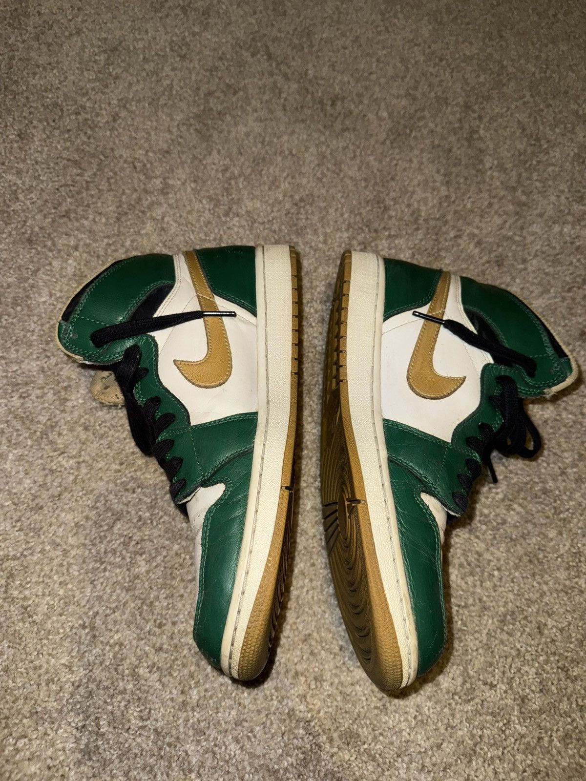 Nike Jordan Celtic OG Highs 1s Size US 10 / EU 43 - 3 Thumbnail