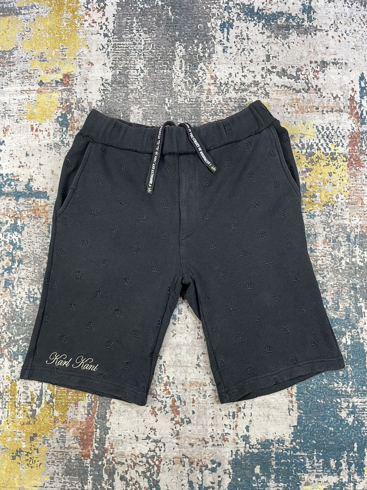 Karl Kani Karl Kani Short Sweat With All Over Micro Embroidery Size US 30 / EU 46 - 1 Thumbnail
