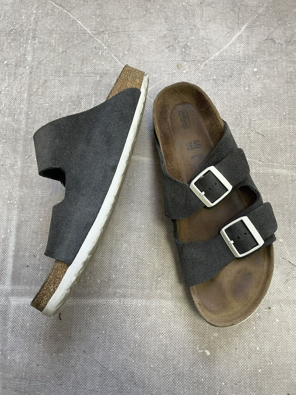 Birkenstock Birkenstock gray suede Arizona sandals minimal classic Size US 7 / EU 40 - 5 Thumbnail