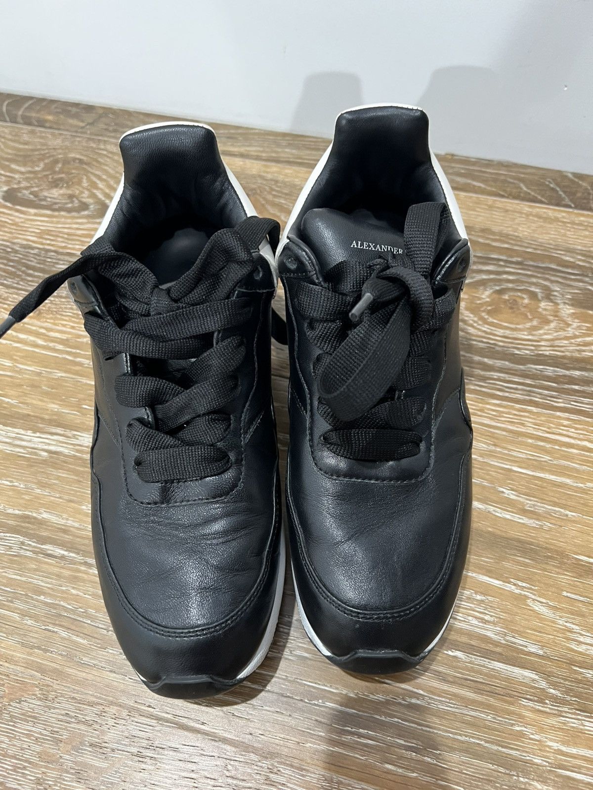 Alexander McQueen Alexander McQueen Women's Leather Runner Sneaker 520014 Size US 6 / IT 36 - 5 Thumbnail