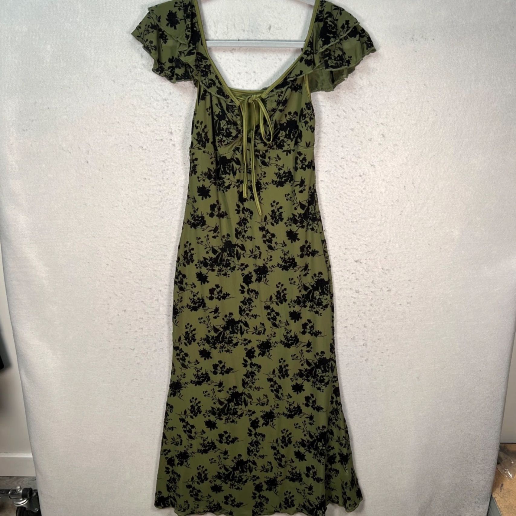 Cider Cider Womens Small Floral Green & Black Maxi Dress w/ Flutter Sleeves Dress Maxi Women Small Floral Green Black Flutter Sleeves Modern Party/Cocktail Size S / US 4 / IT 40 - 2 Thumbnail