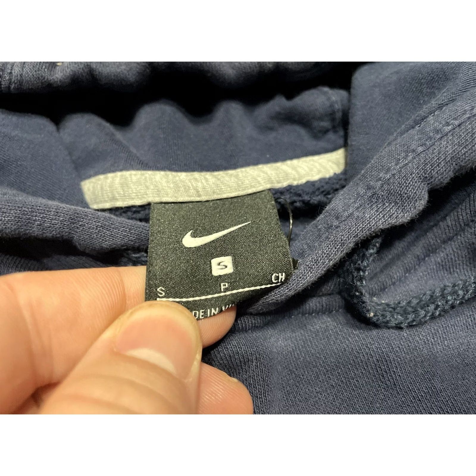Nike VINTAGE Nike Tag Hoodie Men's S Blue Regular Pullover S Hoodie Nike Mens Blue Vintage Nike Tag Hoodie Blue S Mens Mens Shirt Size US S / EU 44-46 / 1 - 2 Thumbnail