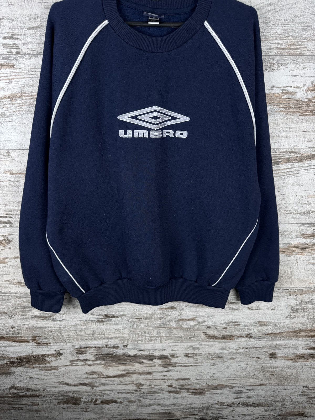 Umbro × Vintage Mens Vintage Umbro center logo sweatshirt y2k rare jacket Size US L / EU 52-54 / 3 - 3 Thumbnail