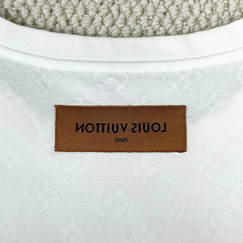 Louis Vuitton Louis Vuitton White sea animal beaded dark print full prin Size US L / EU 52-54 / 3 - 6 Thumbnail