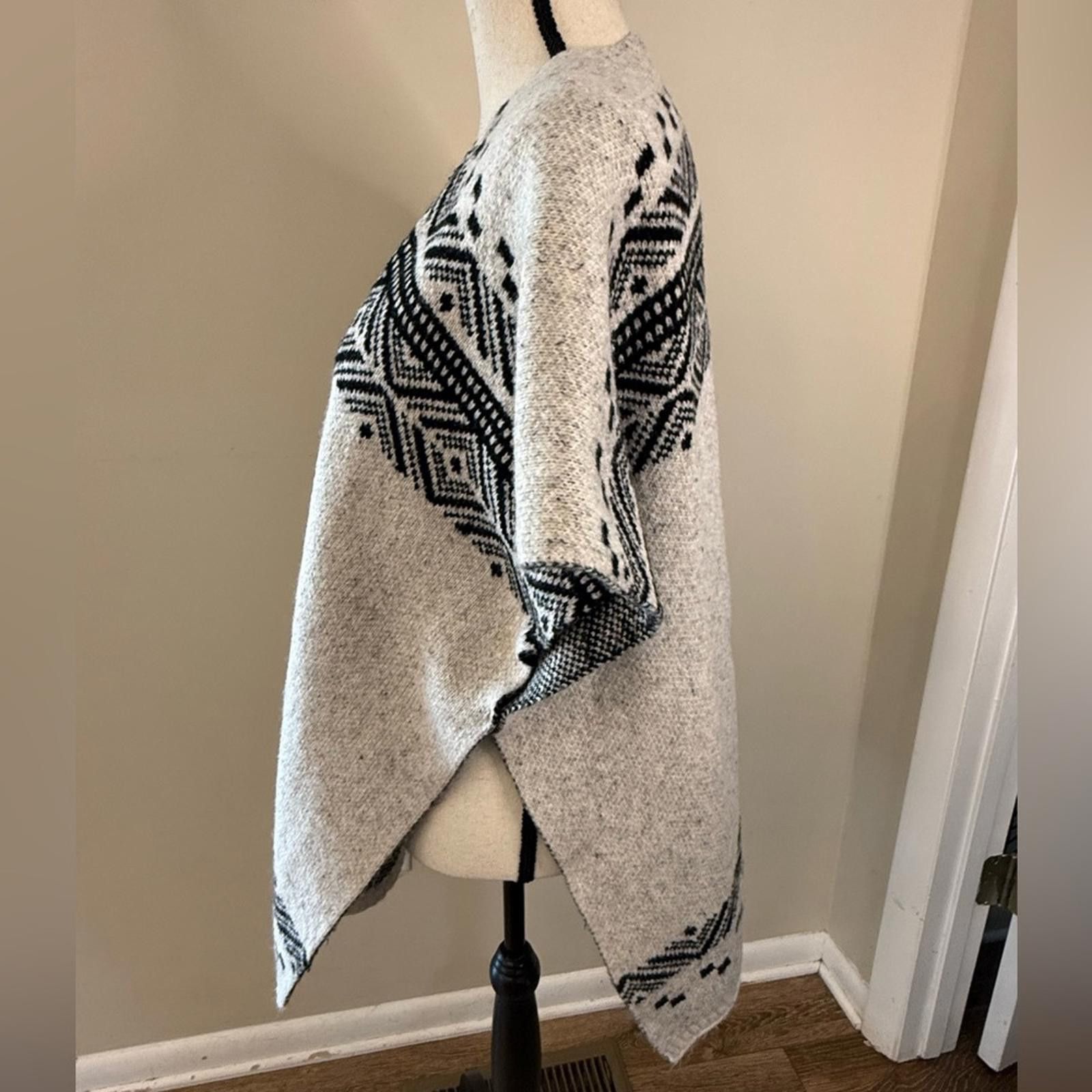 Other Loft knit poncho cape shawl black gray western Aztec SZ XS/S Size M / US 6-8 / IT 42-44 - 3 Thumbnail