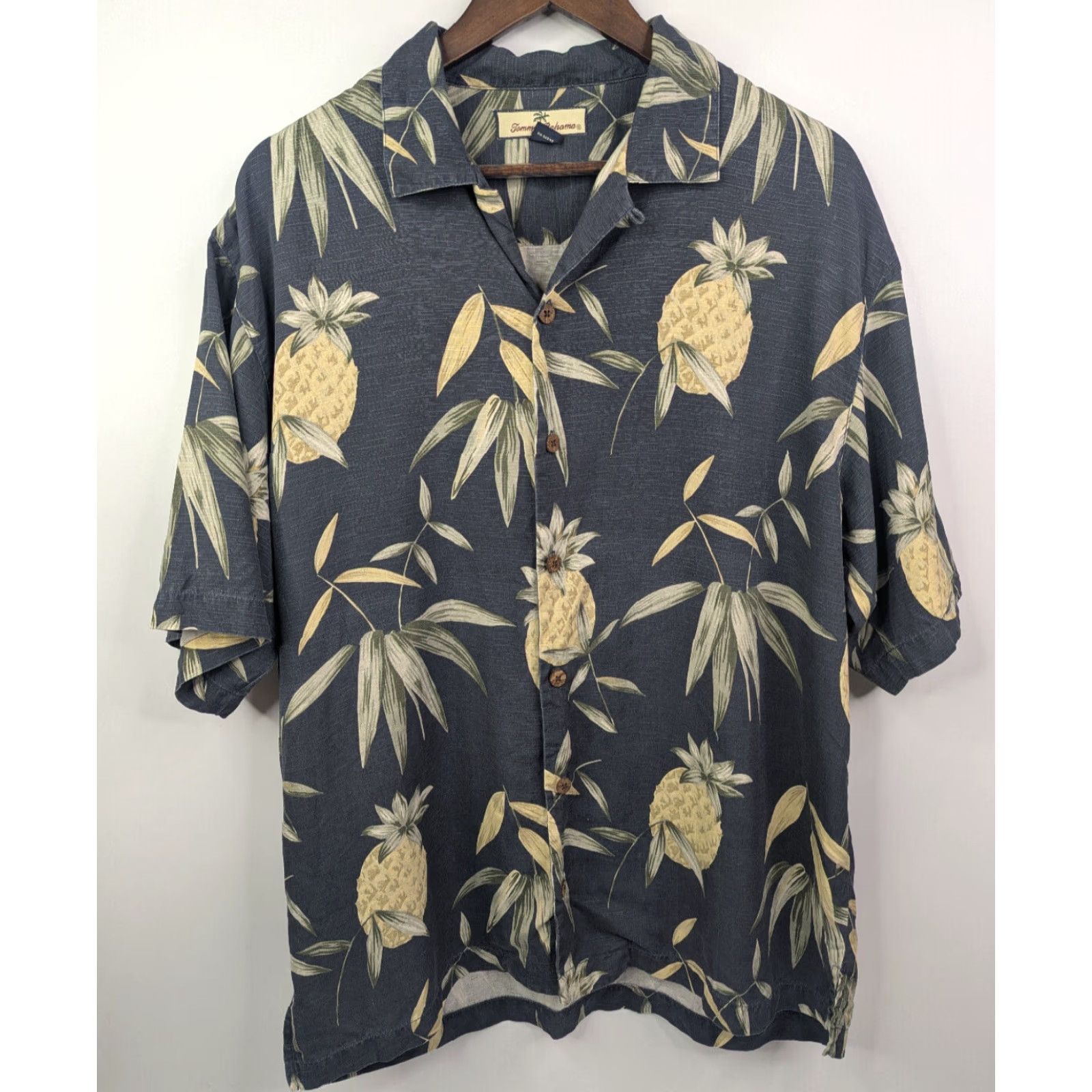 Tommy Bahama VINTAGE Tommy Bahama Pineapple Print Silk Camp Hawaiian Shirt Loop Collar Size Medium Size US M / EU 48-50 / 2 - 2 Thumbnail