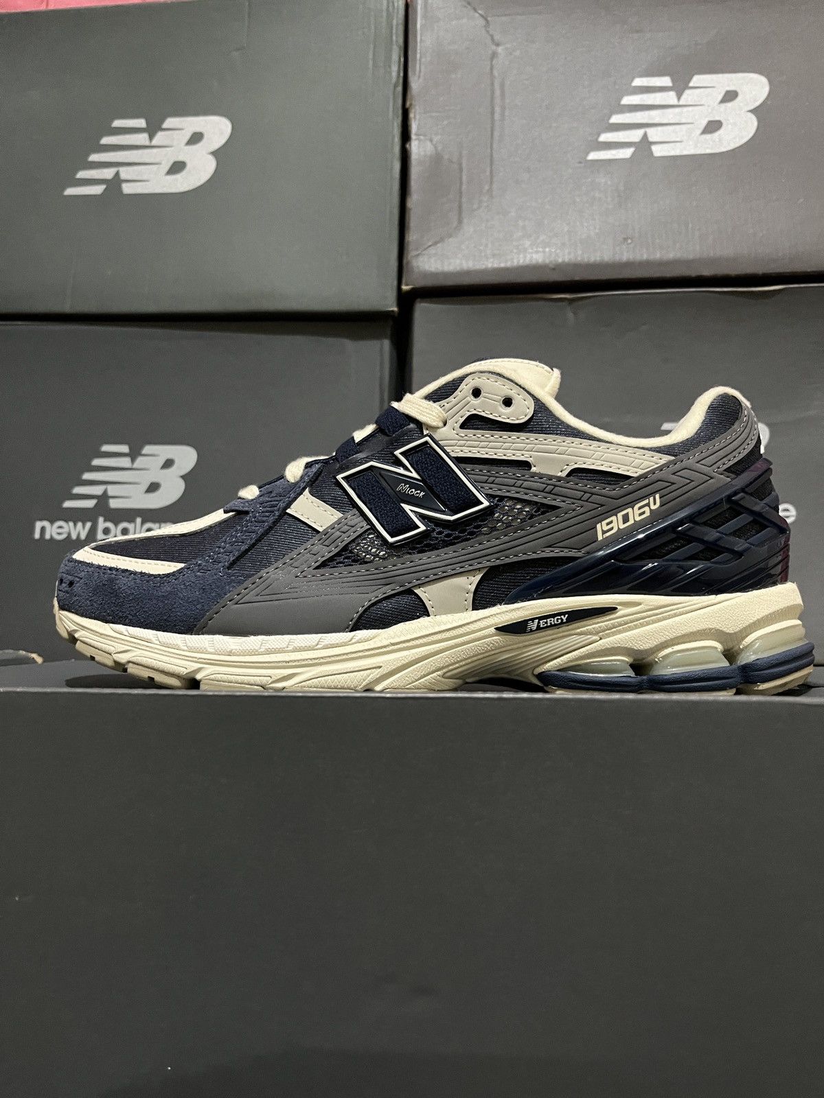 New Balance New Balance 1906U Size US 8.5 / EU 41-42 - 1 Thumbnail