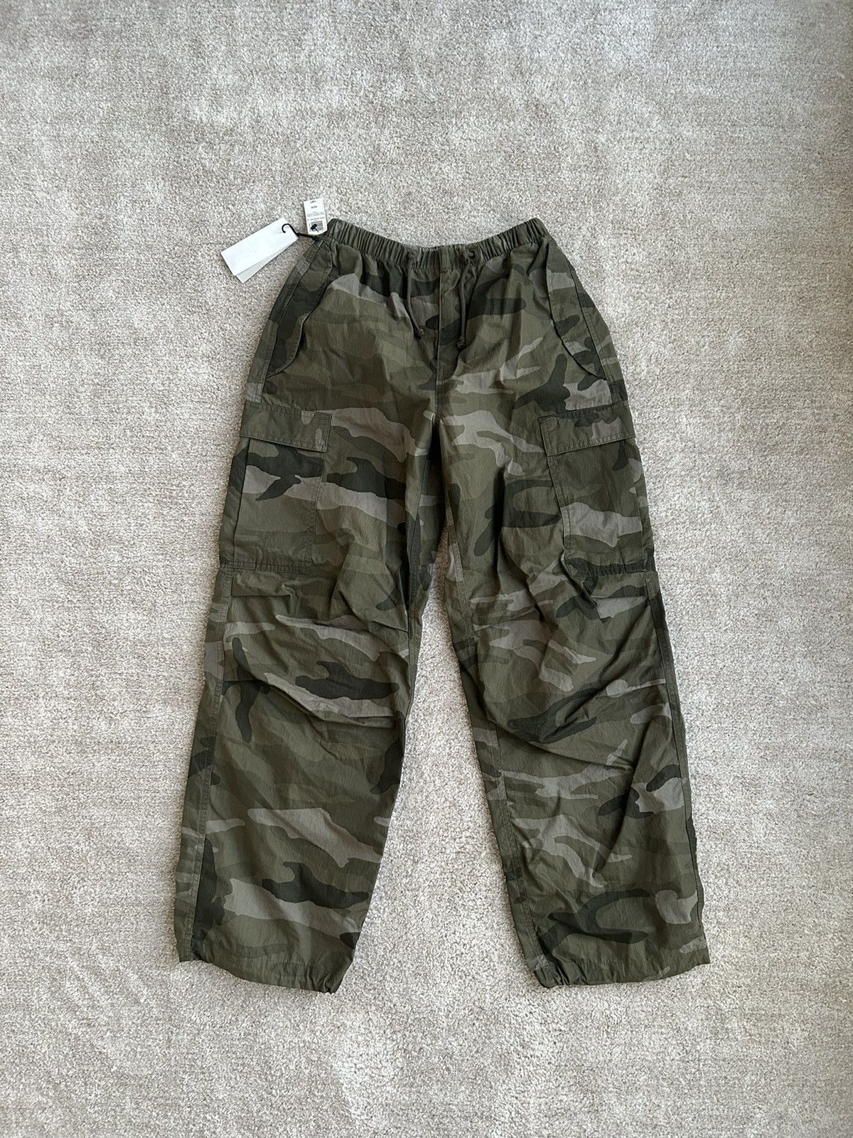 image of Aritzia Tna Squad Parachute Pants in Dark Camo, Women's (Size 26)