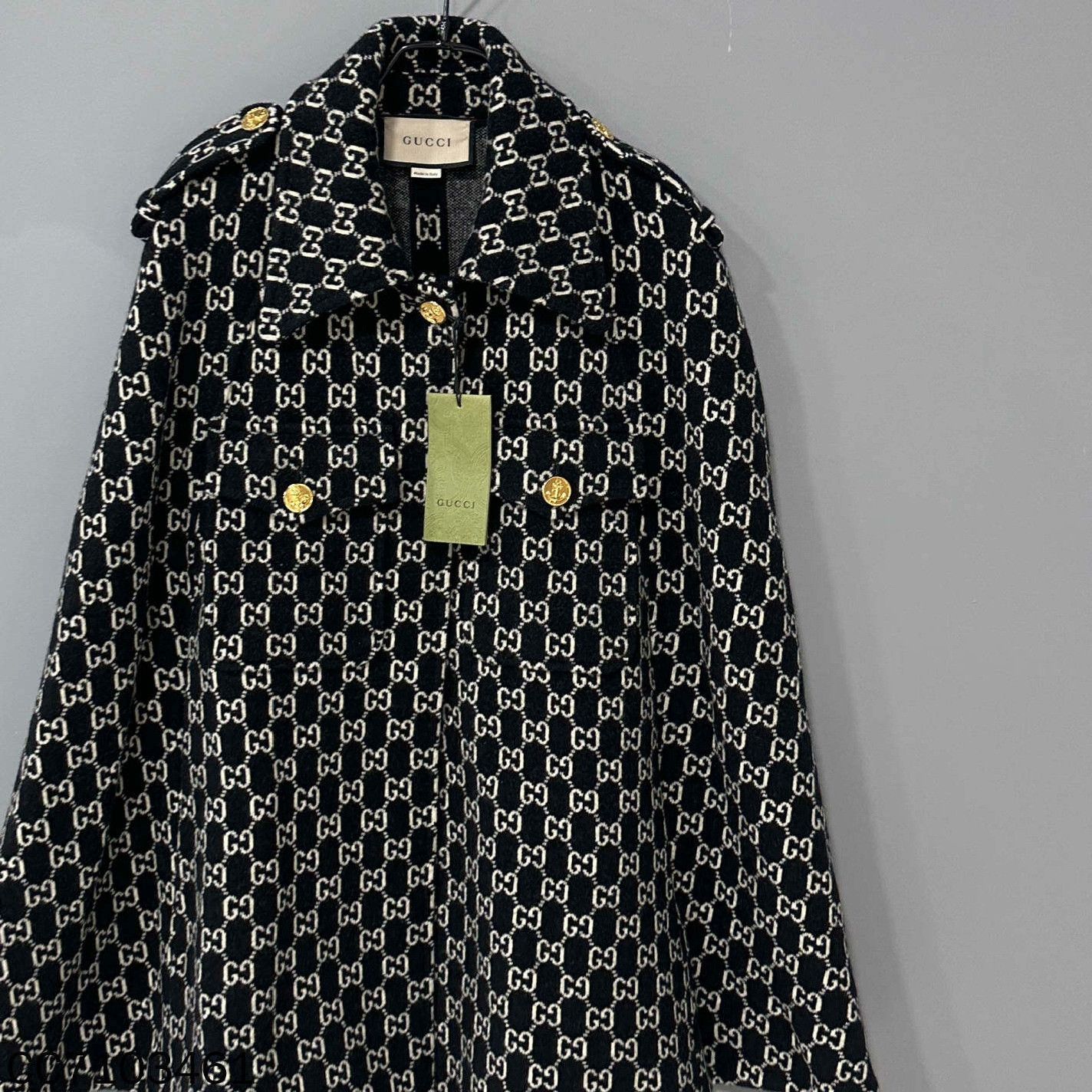 Gucci Gucci Gold Jacket L Women Size L / US 10 / IT 46 - 1 Thumbnail