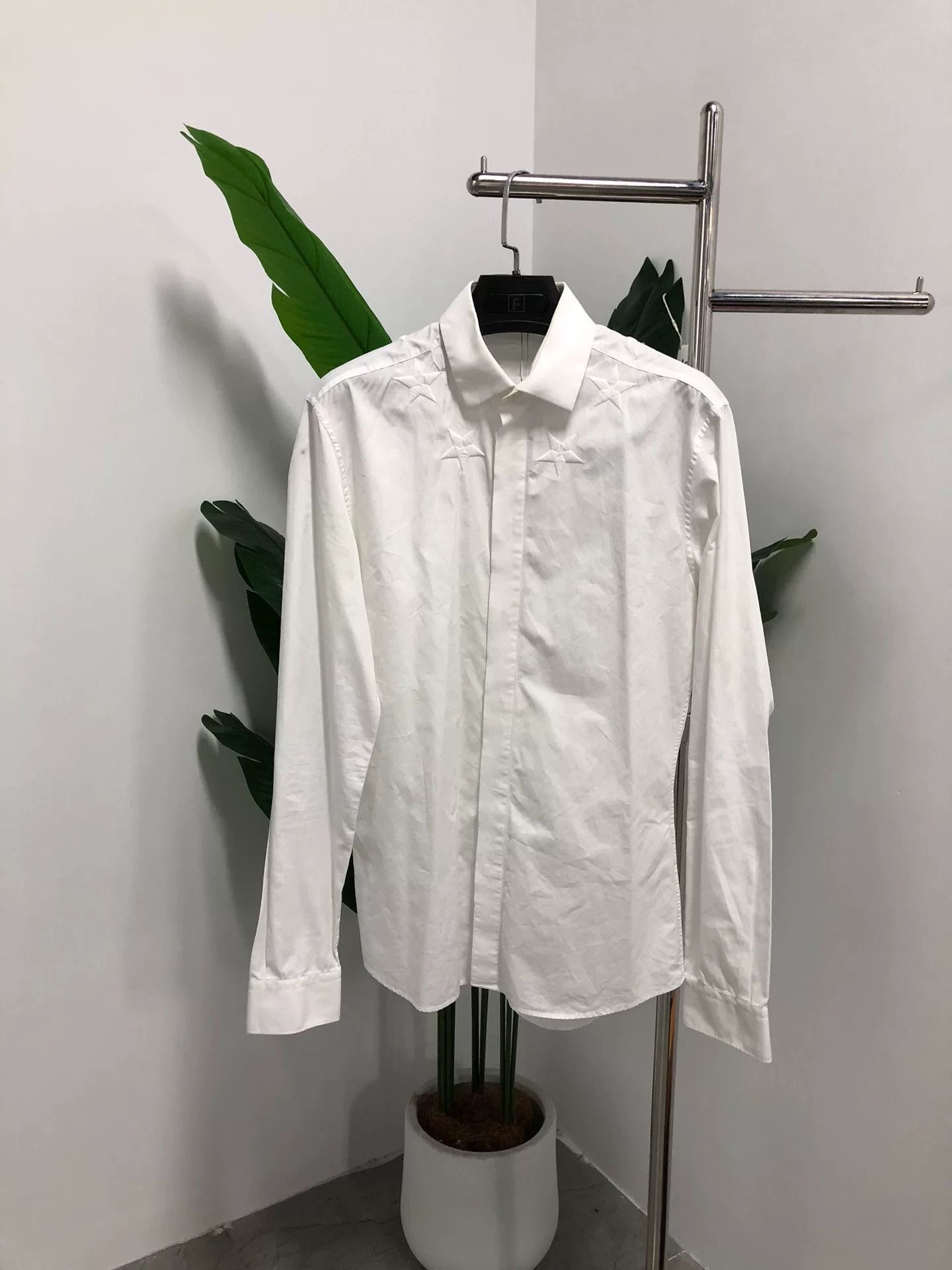 Givenchy Givenchy White Star Collar Shirt Size 37 Size US M / EU 48-50 / 2 - 1 Thumbnail