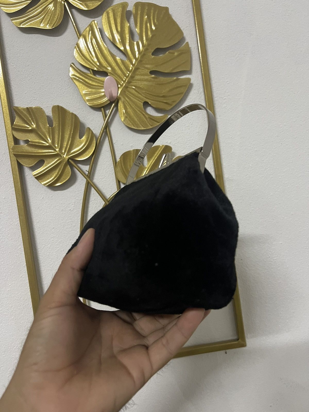 DKNY × Designer DKNY BLACK PURSE FAUX FUR SHOULDER BAG Size ONE SIZE - 5 Thumbnail
