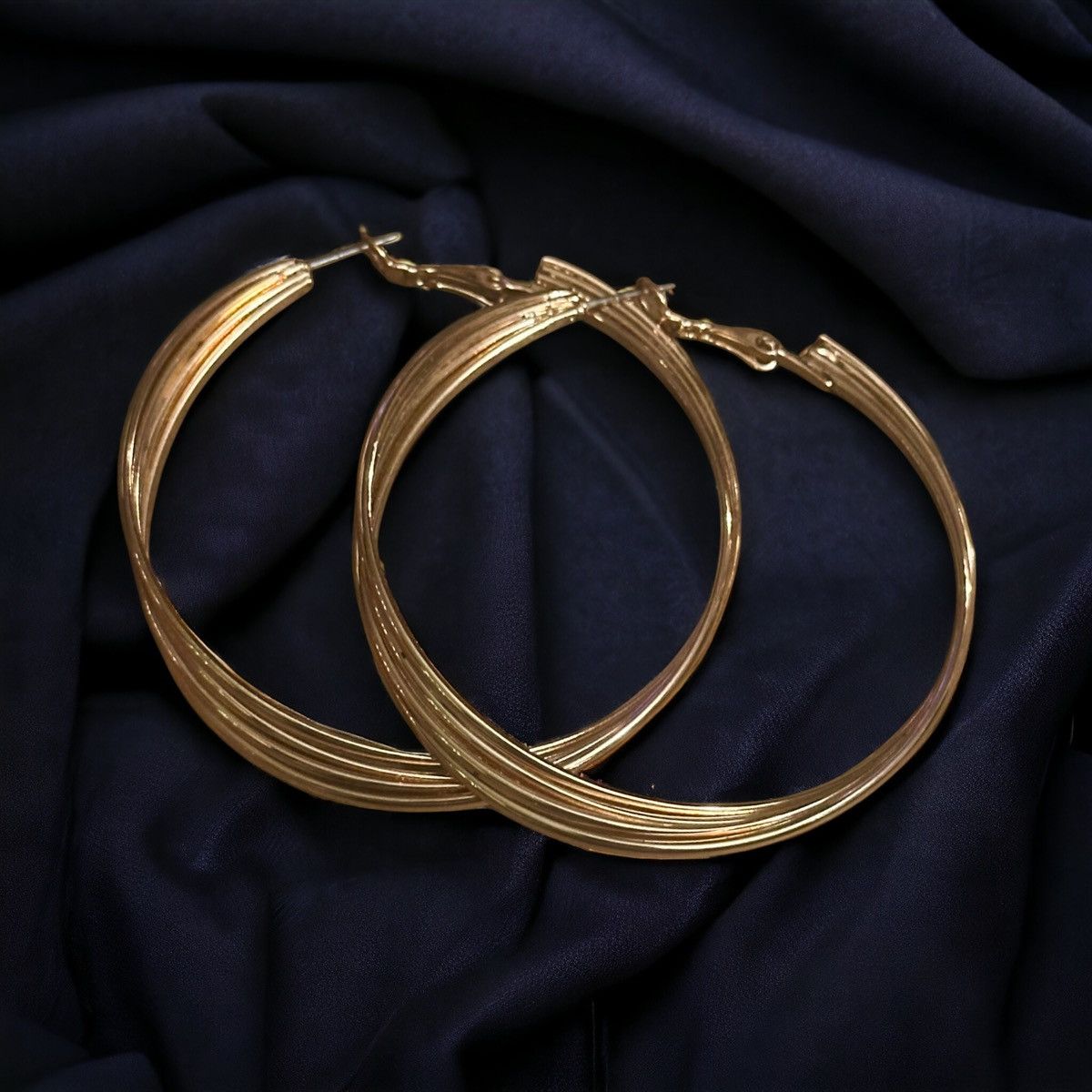 Other Large gold tone layered hoop earrings Size ONE SIZE - 1 Thumbnail