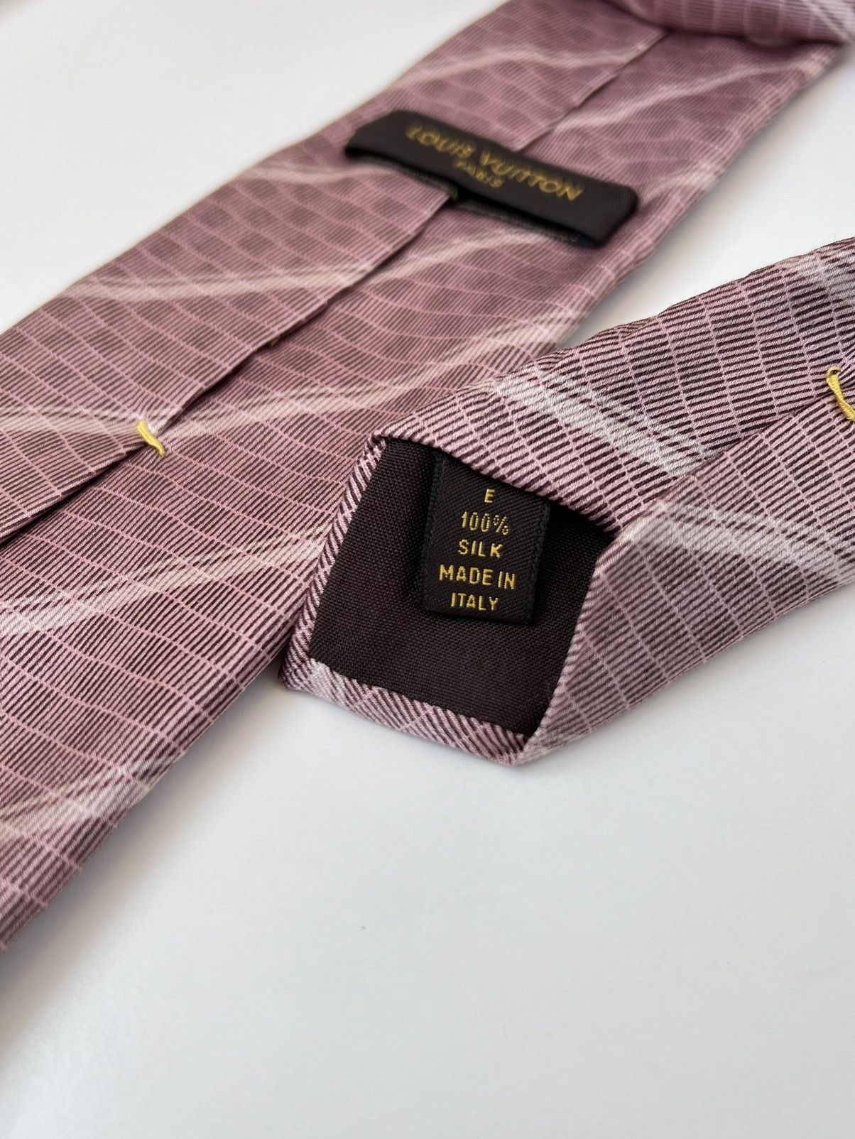 Louis Vuitton Louis Vuitton LV Logo Dusty Pink 100% Silk Tie Size ONE SIZE - 5 Thumbnail