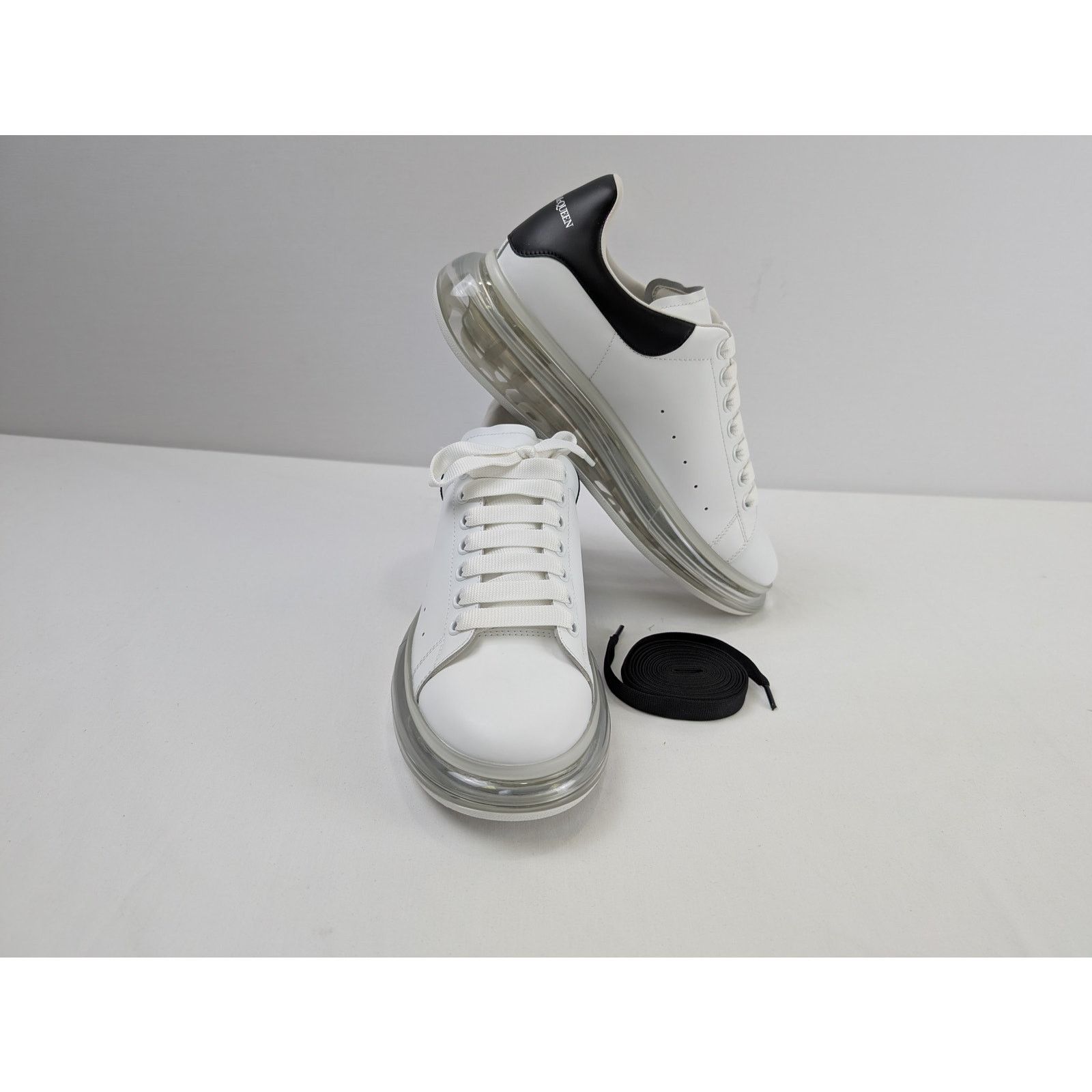 Alexander McQueen o1rshd1 Larry Sneakers in White/Black Size US 10 / EU 43 - 14 Thumbnail