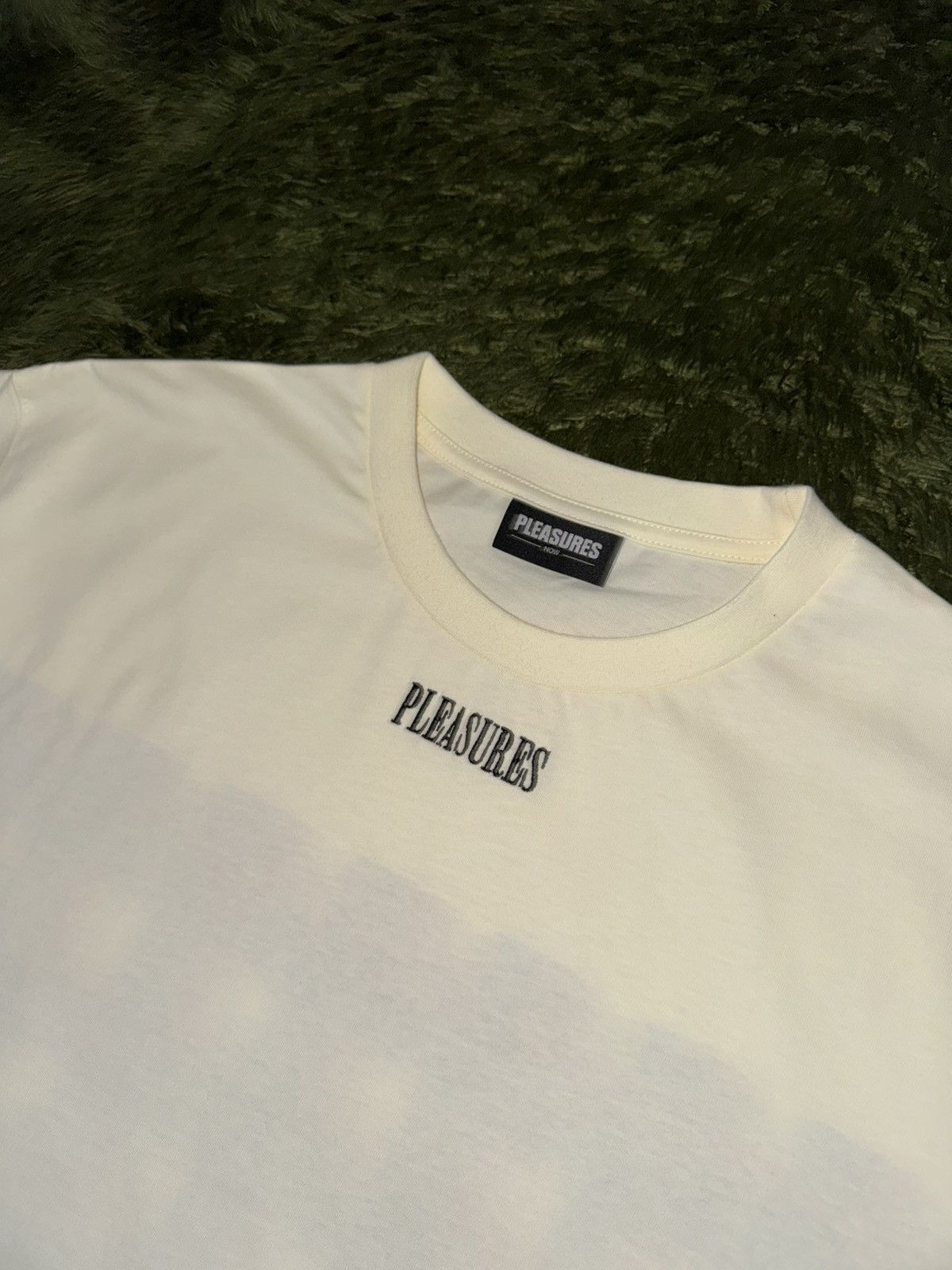 Pleasures [L] PLEASURES Contrast Embroidered Logo T-Shirt off white Size US XL / EU 56 / 4 - 2 Thumbnail