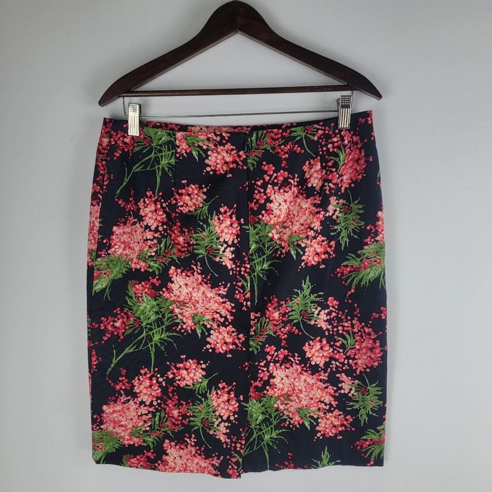 Talbots Talbots Black Floral Pencil Skirt Back Zip Petite Black Size 34" / US 12 / IT 48 - 5 Thumbnail