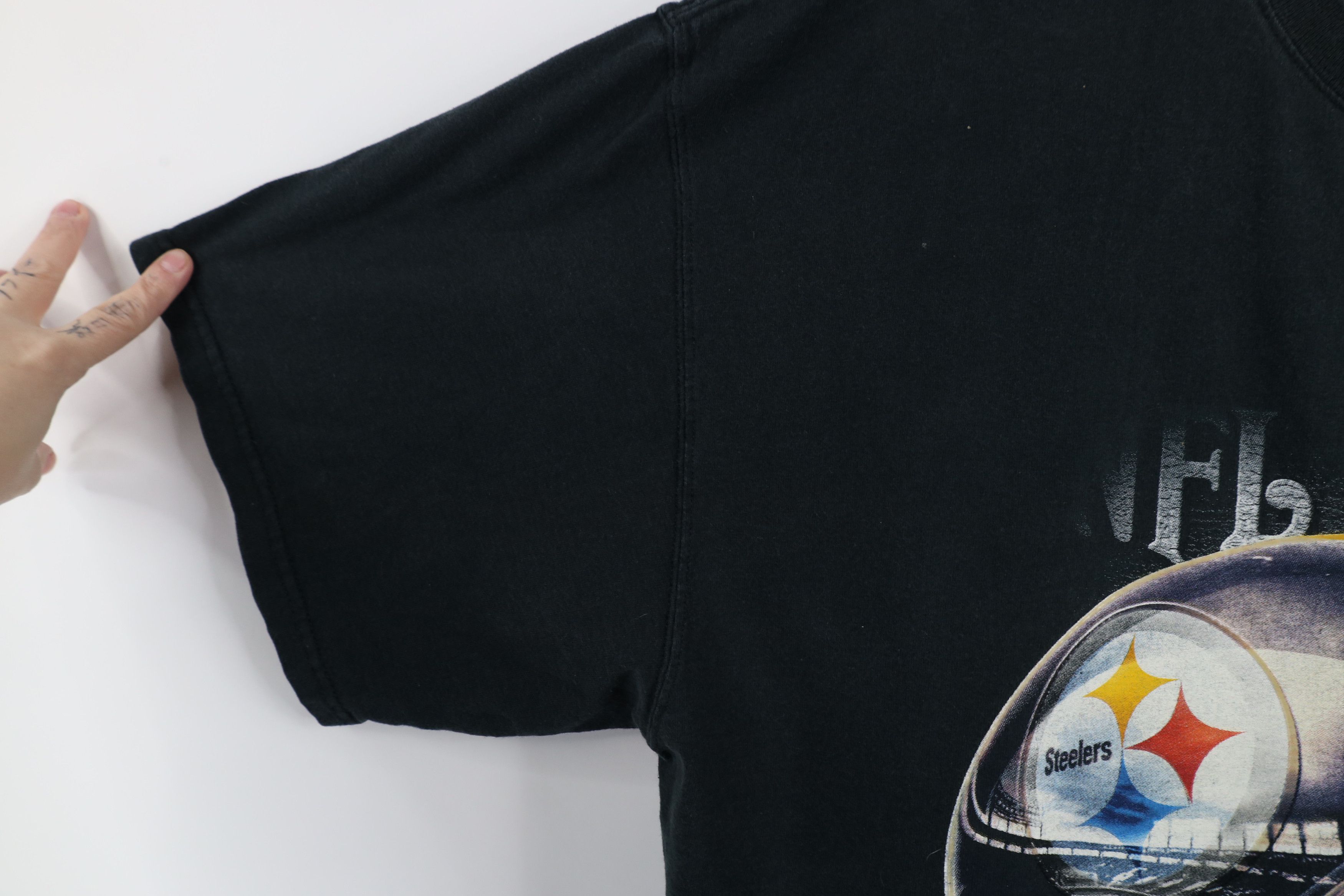 Vintage Vintage Y2K NFL Pittsburgh Football Helmet T-Shirt Black Size US XXL / EU 58 / 5 - 9 Thumbnail
