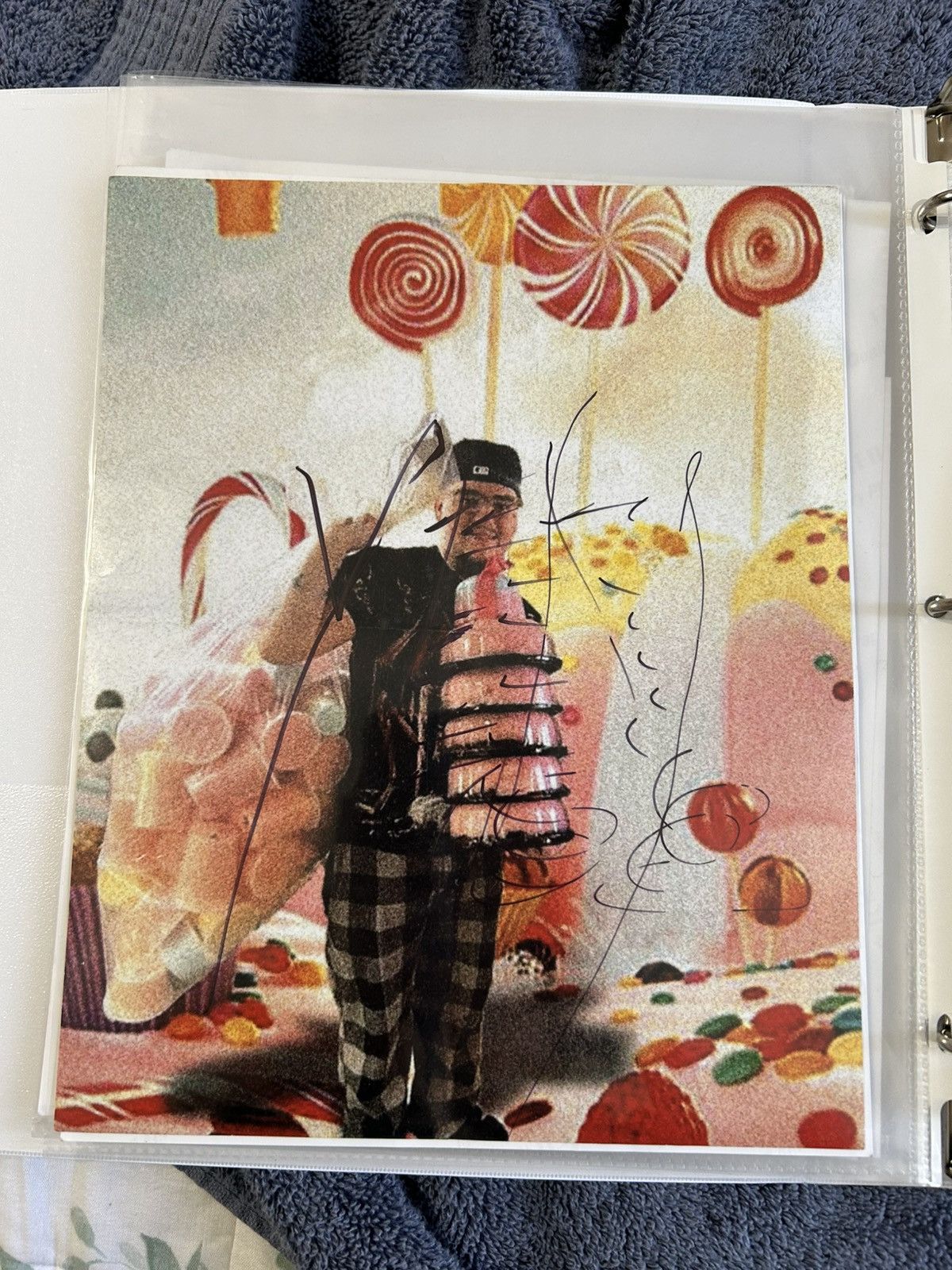 Other Yeat cotton candy signed picture! Size ONE SIZE - 1 Thumbnail