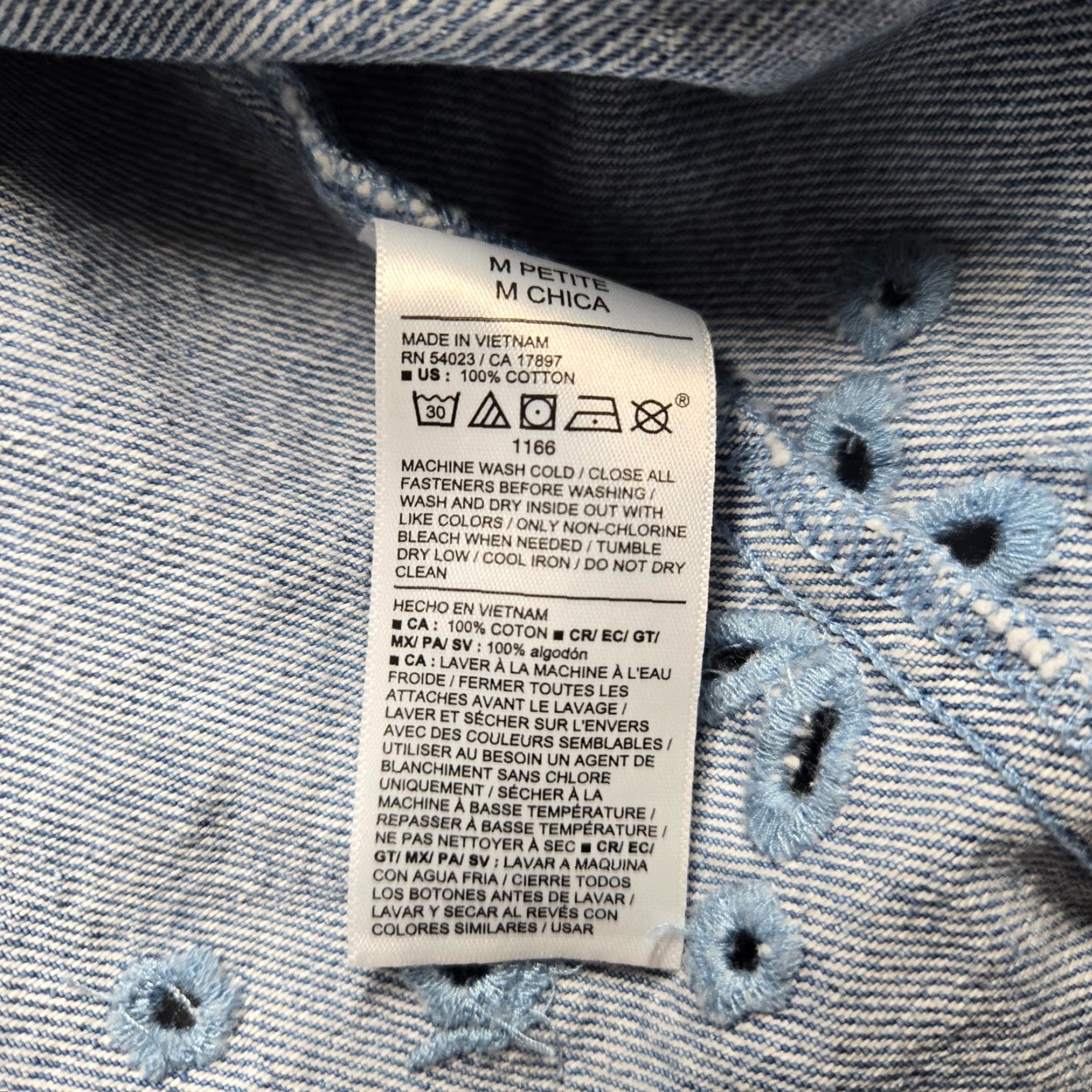 Old Navy Old Navy Denim Jacket Button Up Long Sleeve Women M Petite Blue Denim Jacket 90s Classic Outdoor Pockets Collared Lightweight Casual Womens Size M / US 6-8 / IT 42-44 - 3 Thumbnail