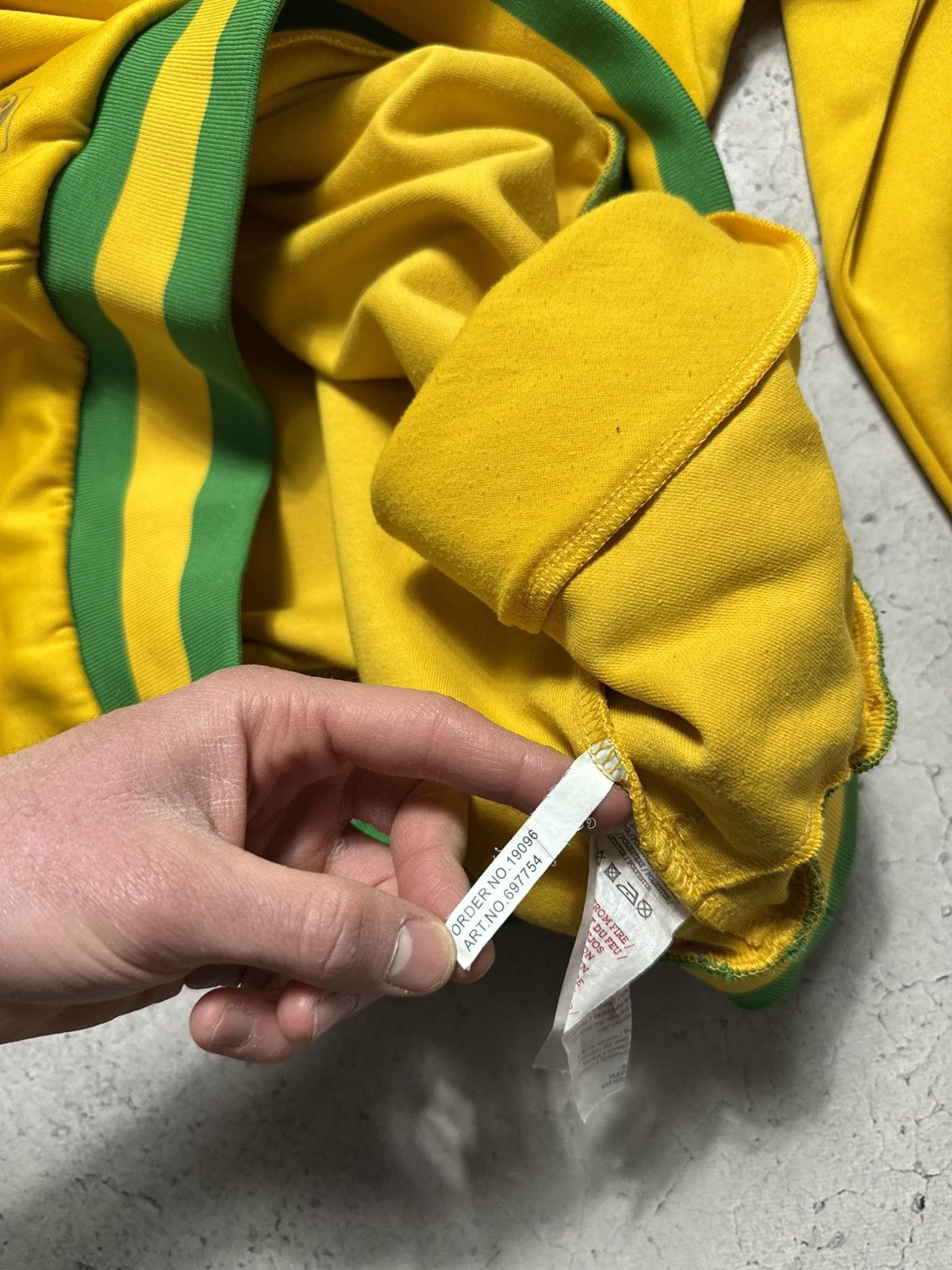 Umbro Umbro Brazil Team Football Sweatshirt Vintage Size XXL Size US XXL / EU 58 / 5 - 8 Thumbnail