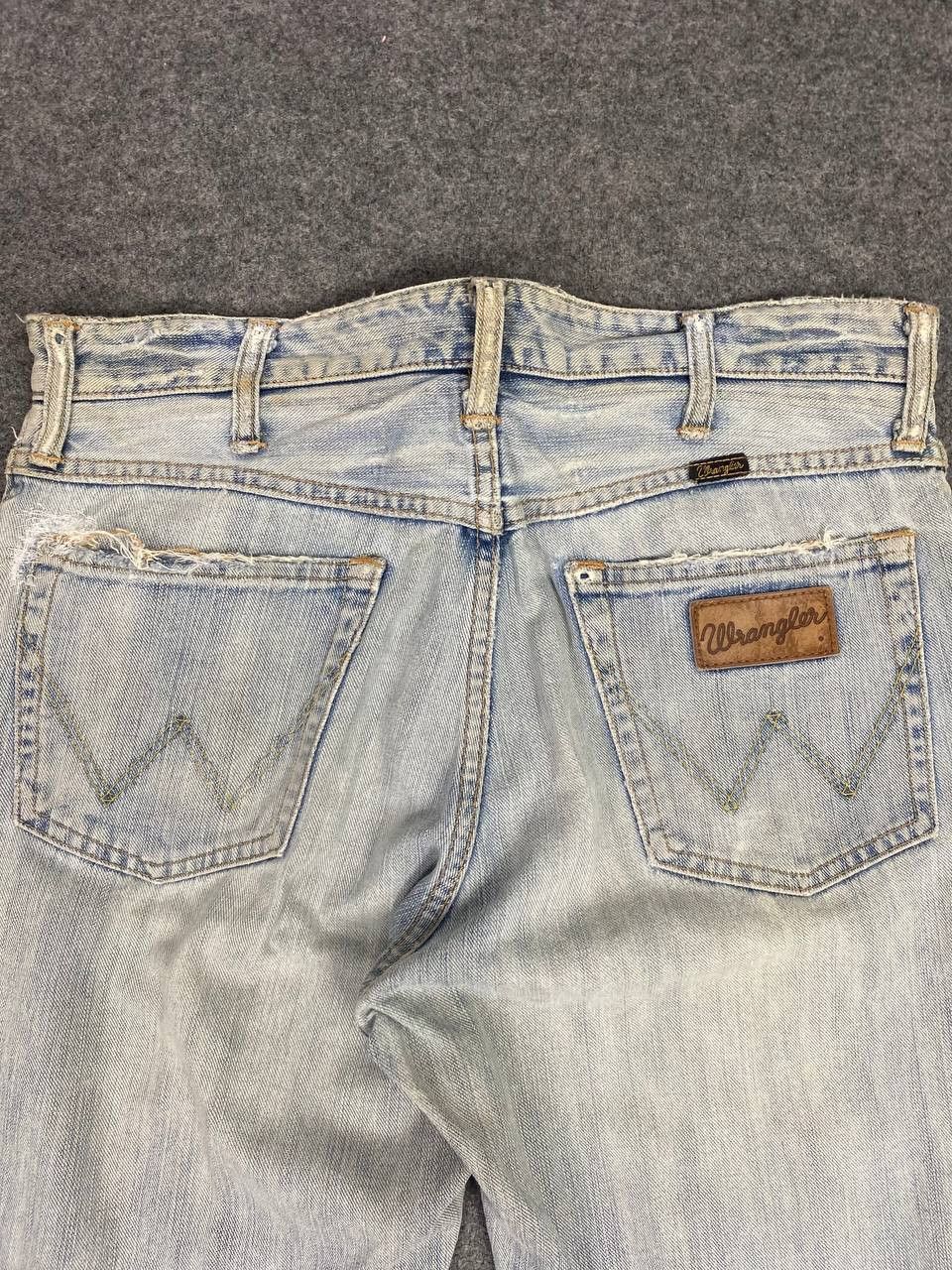 Wrangler vintage wrangler lightwash distressed denim Size US 33 - 3 Thumbnail
