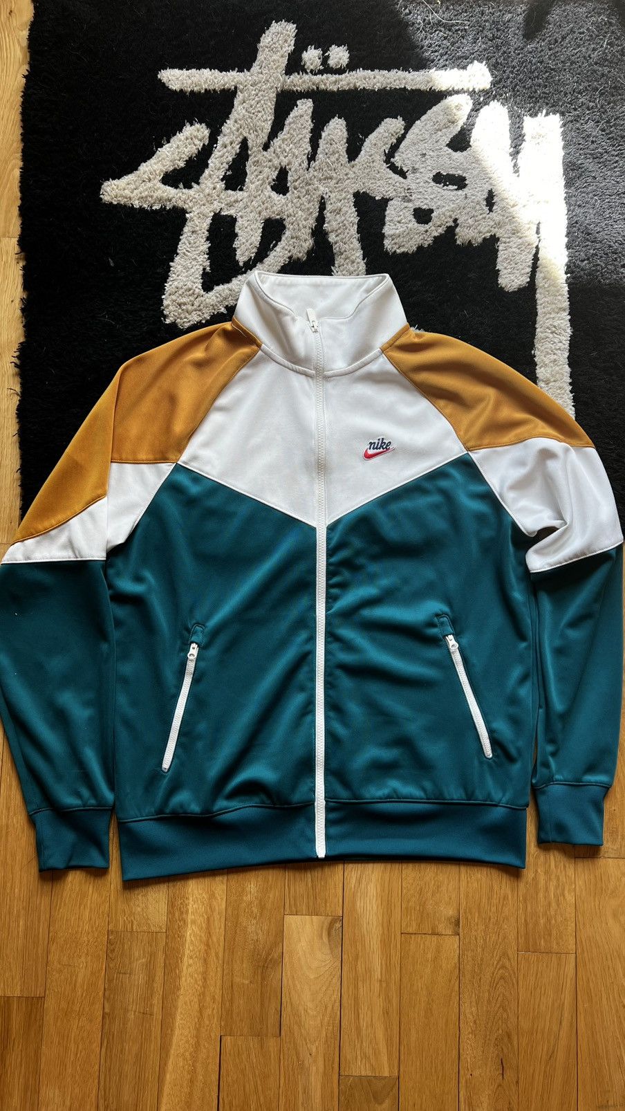 Nike Nike Jacket Windbreaker sportswear vintage look Size small Size US S / EU 44-46 / 1 - 1 Thumbnail