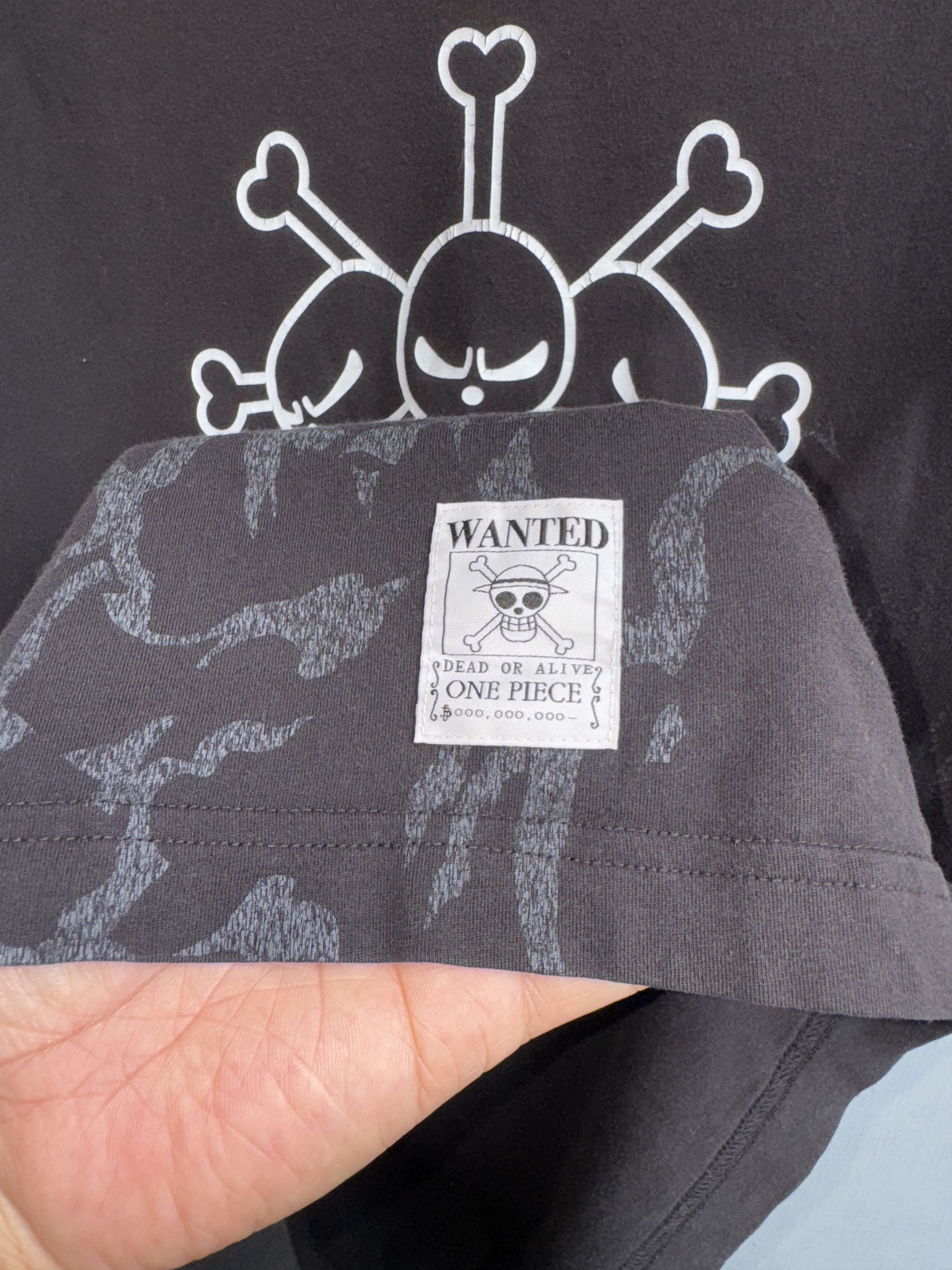 One Piece × Uniqlo One Piece Blackbeard Pirates Shirt Size US L / EU 52-54 / 3 - 5 Thumbnail