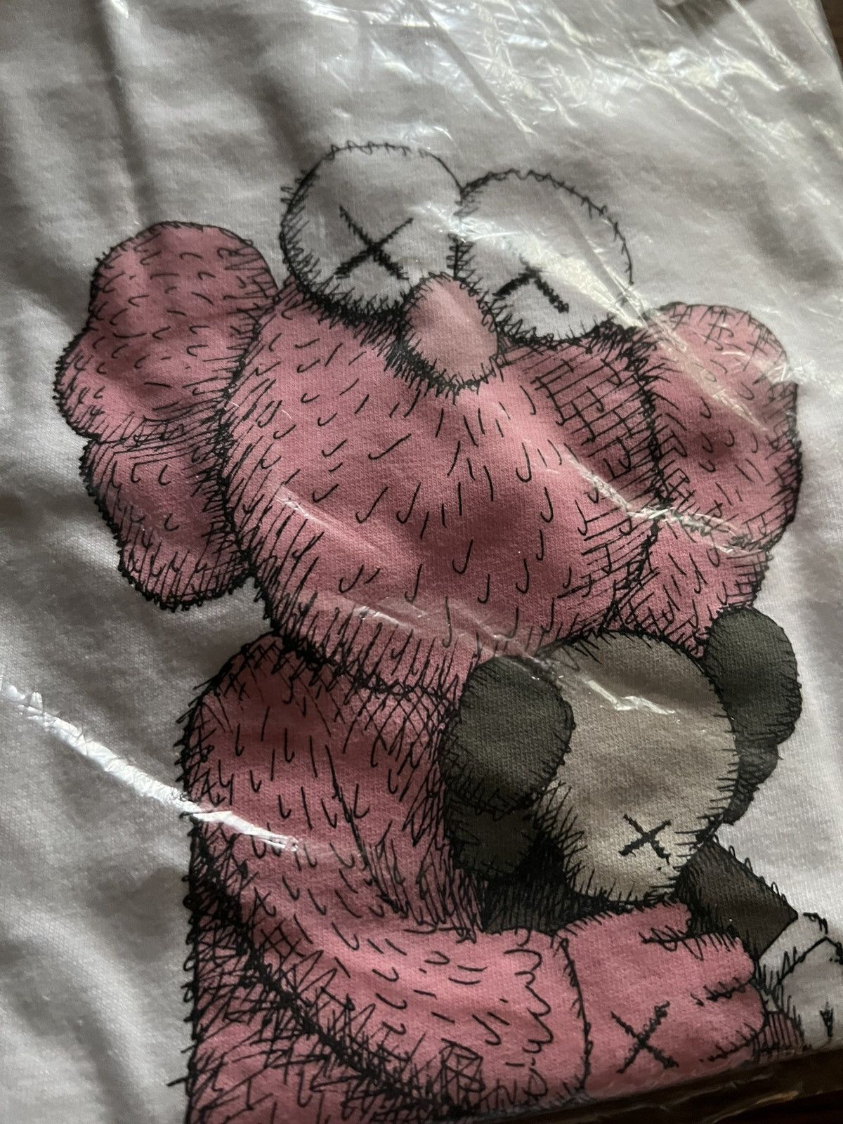 Kaws × Uniqlo Kaws / Uniqlo BFF Tee Size US L / EU 52-54 / 3 - 2 Thumbnail