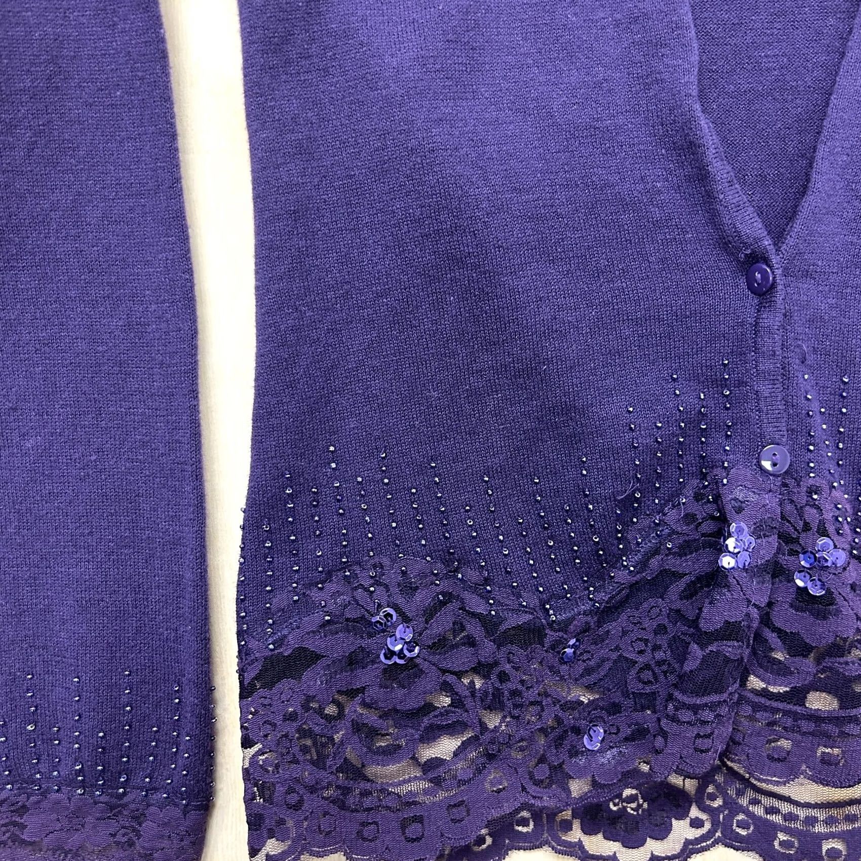 Vintage VINTAGE Jaclyn Smith Cardigan Shirt Womens Small Purple Lace Sequin V Neck Hem Size S / US 4 / IT 40 - 3 Thumbnail