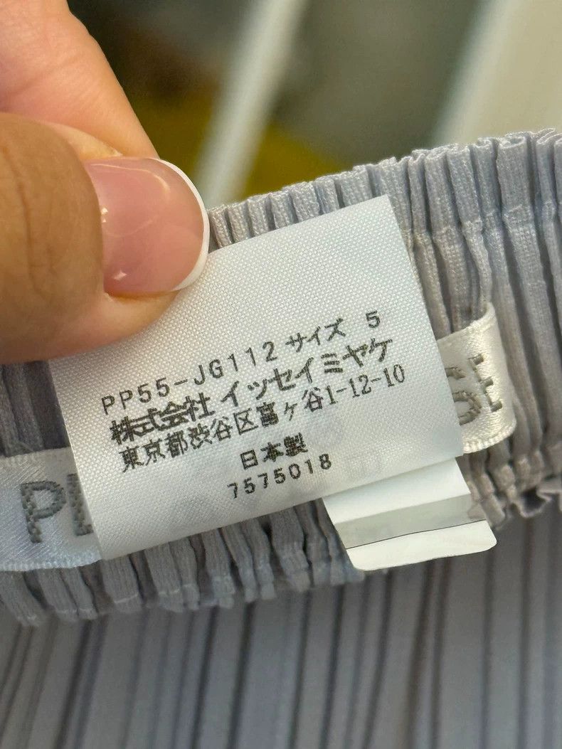 Issey Miyake Issey Miyake size:5 Light grey pleated skirt Size 31" - 3 Thumbnail