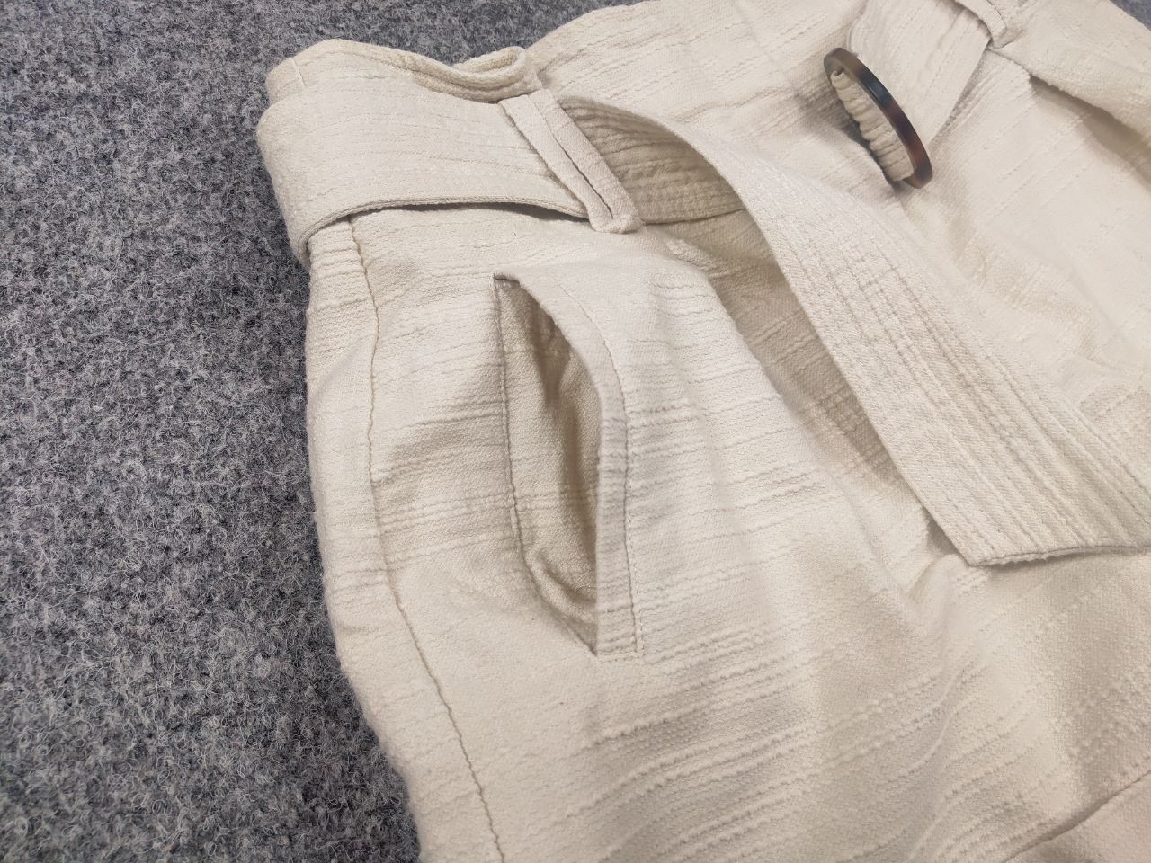 Sezane Sezane Design Rome Beige Belted Cuff Shorts buckle high-rise Size 27" / US 4 / IT 40 - 13 Thumbnail