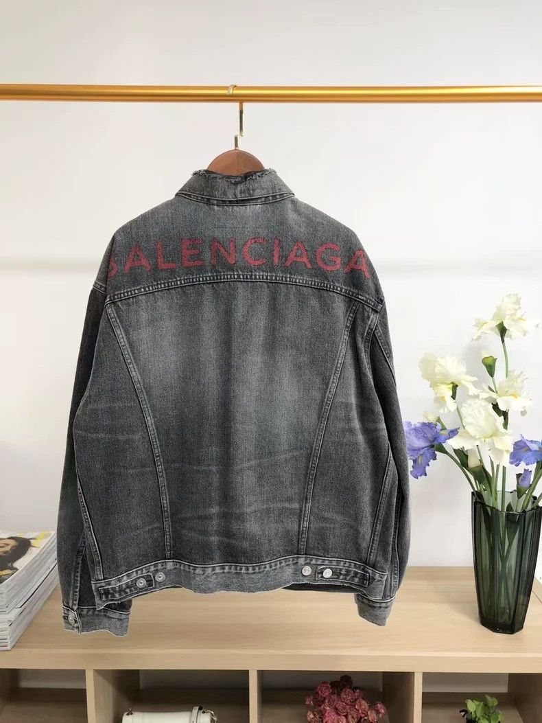 Balenciaga Balenciaga size 34 Worn logo denim jacket Size US S / EU 44-46 / 1 - 2 Thumbnail