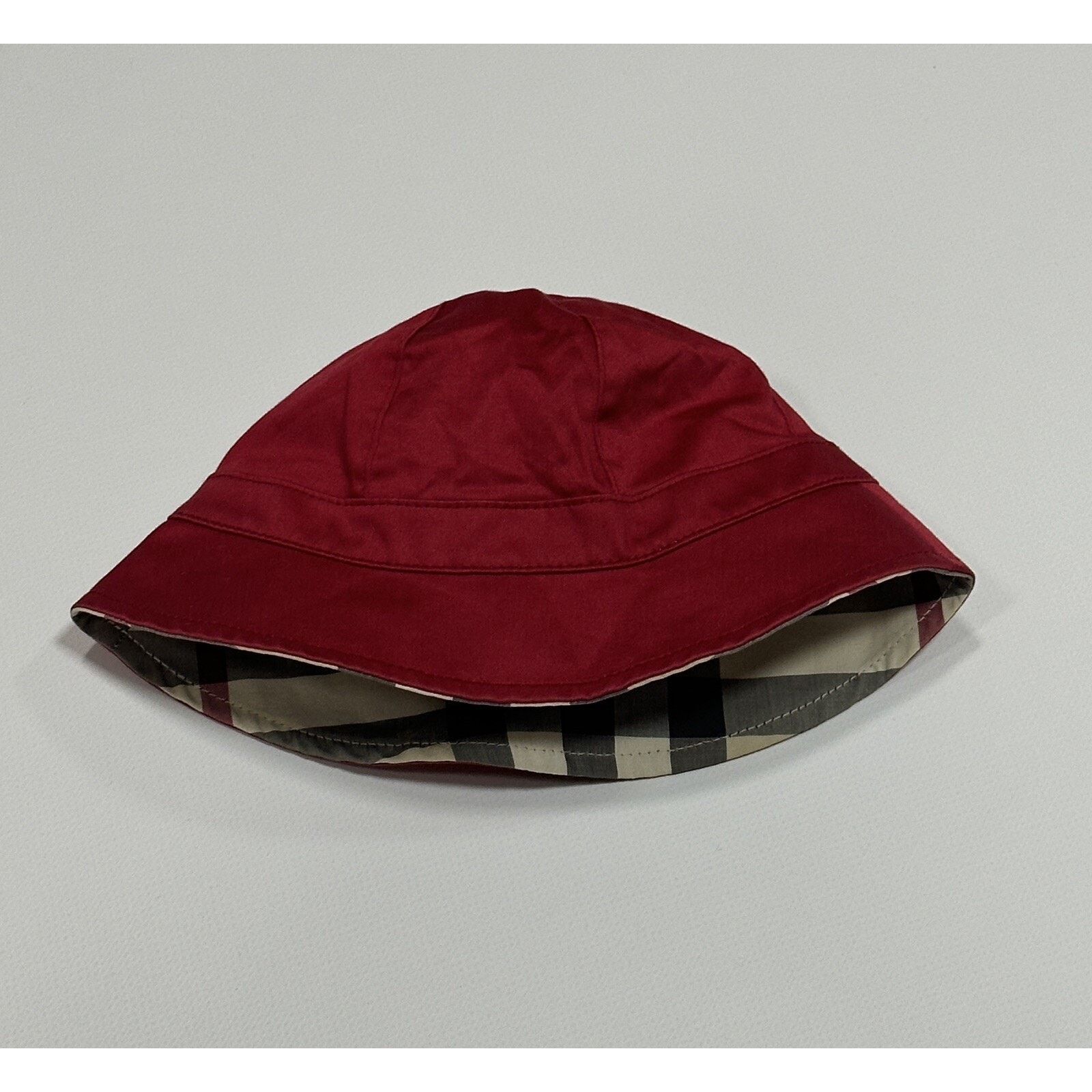 Burberry Burberry Reversible Nova Check/Red Kids Bucket Hat Size 46 Size ONE SIZE - 4 Thumbnail
